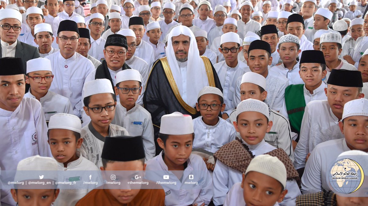 HE MWL SG meets during his current visit to Indonesia the students of Holy Quraan Memorization Schools.