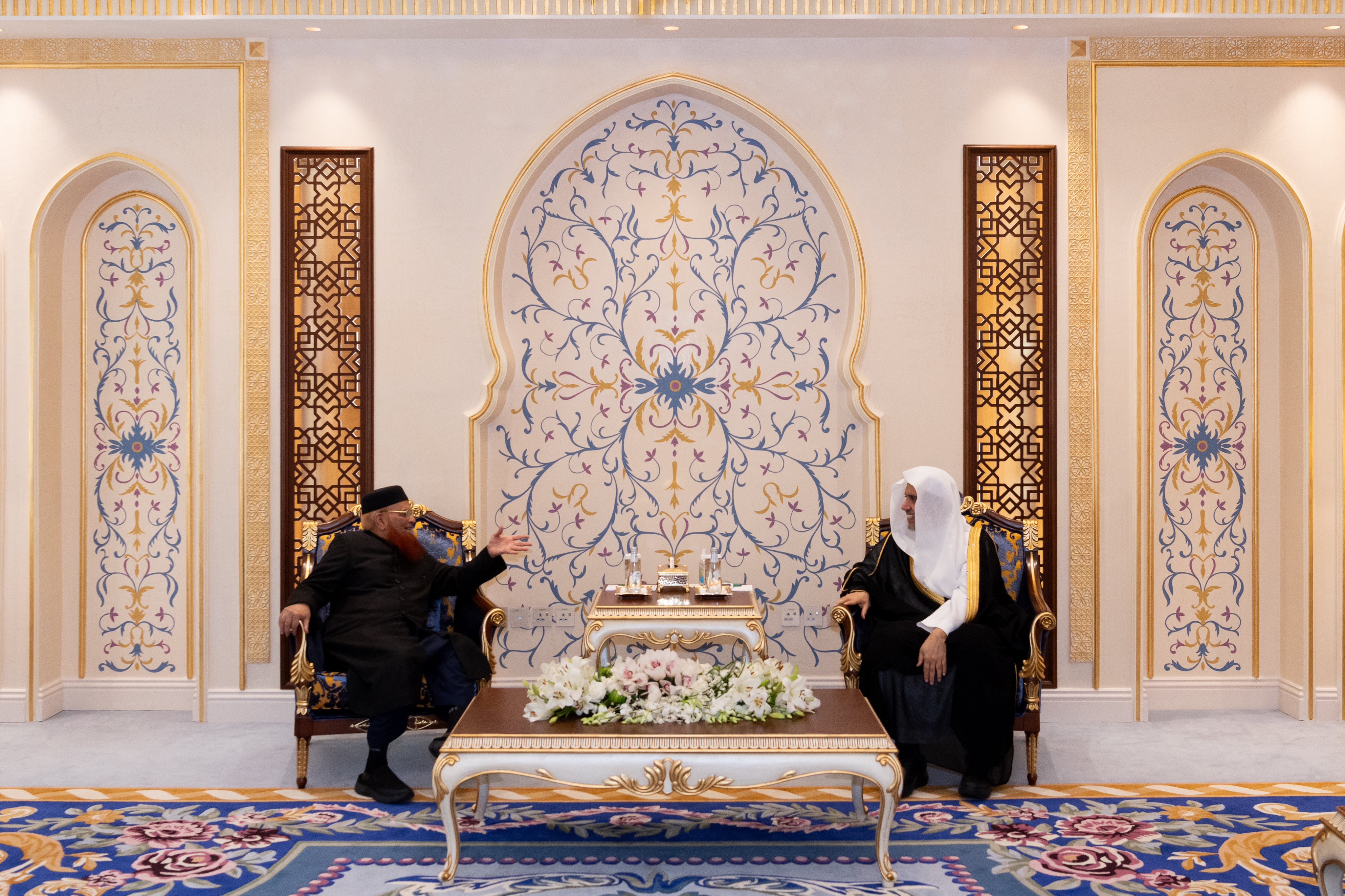 در چارچوب هماهنگی رسمی از پیش تعیین شده: جناب دبیر کل، و رئیس انجمن علمای مسلمان، آقای دکتر شیخ محمد العیسی    در دفتر خود در مکه، با جناب مفتی جمهوری اسلامی پاکستان