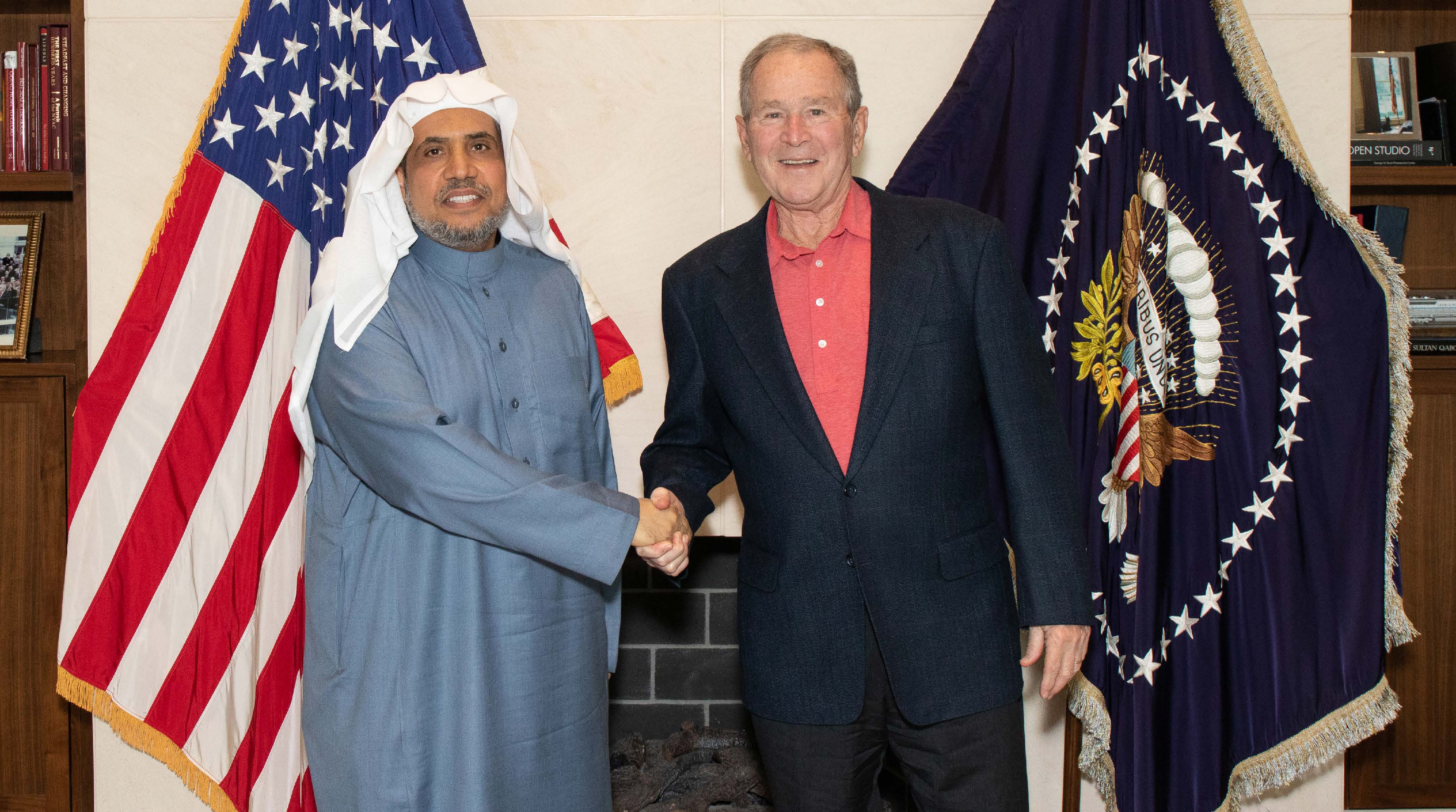 فخامة الرئيس جورج بوش مستقبلاً صاحب الفضيلة معالي الشيخ الدكتور محمد بن عبدالكريم العيسى