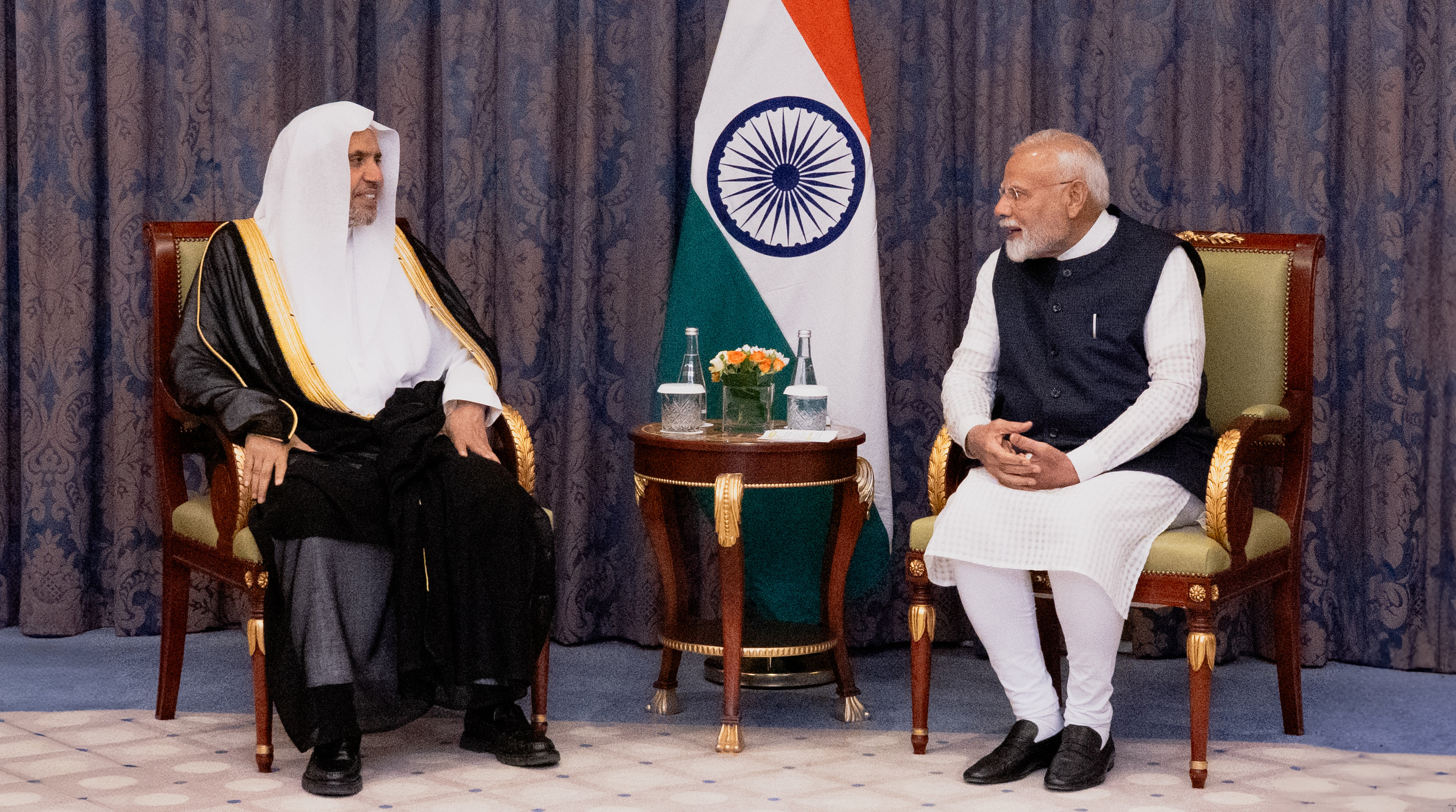 صاحب الفضيلة والمعالي الشيخ الدكتور محمد بن عبدالكريم العيسى خلال لقائه دولة رئيس وزراء جمهورية الهند، السيد ناريندرا مودي، في مدينة جدة