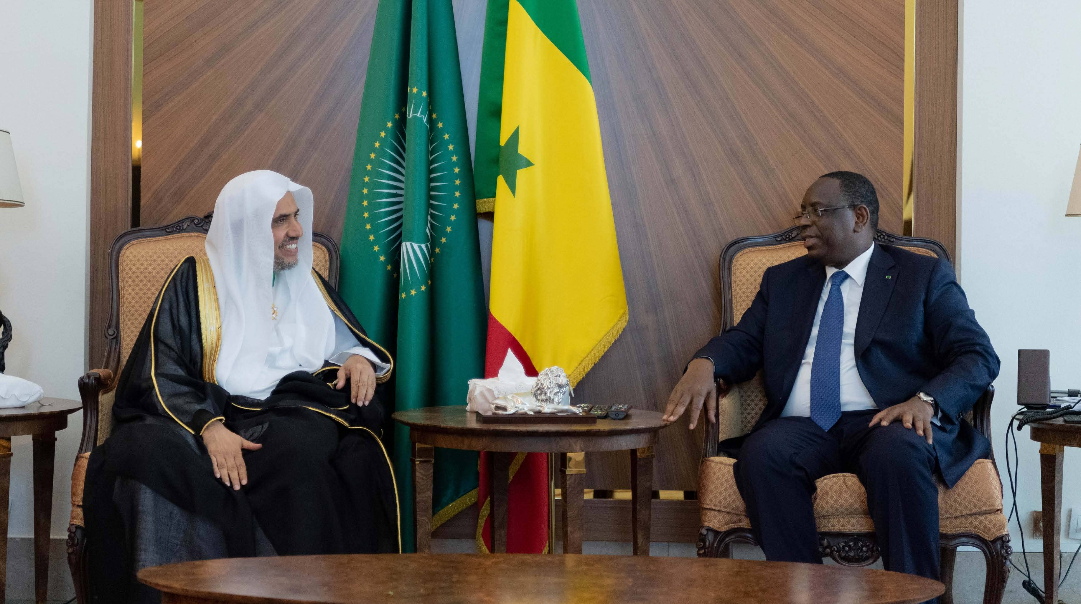 فخامة رئيس جمهورية السنغال السيد ماكي سال، مستقبلاً صاحب الفضيلة والمعالي الشيخ الدكتور محمد بن عبد الكريم العيسى، في القصر الرئاسي بالعاصمة السنغالية داكار
