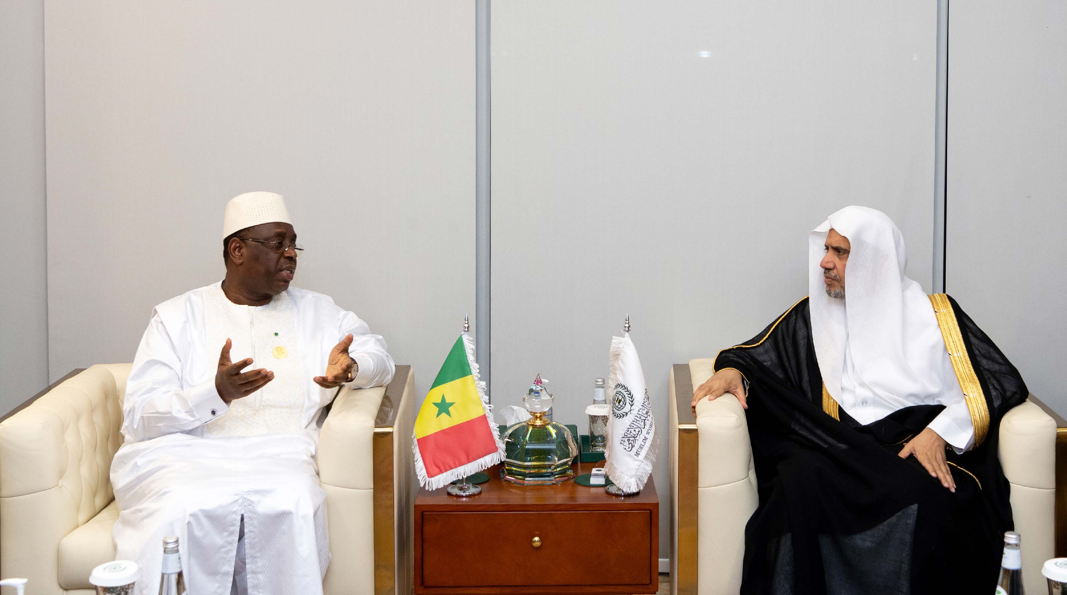 فخامة الرئيس السنغالي السيد مكي سال يزور صاحب الفضيلة معالي الشيخ محمد بن عبدالكريم العيسى في مكتبه بمدينة الرياض