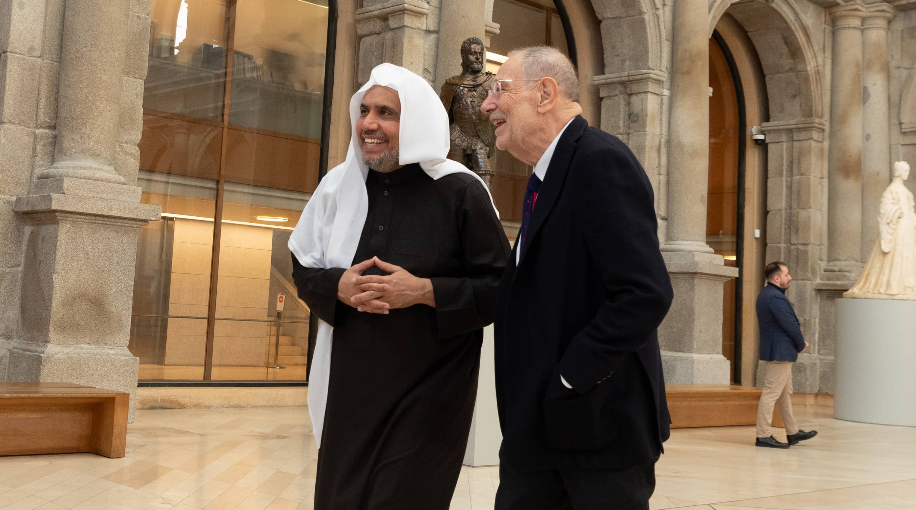 صاحب الفضيلة والمعالي الشيخ الدكتور محمد بن عبدالكريم العيسى عند لقائه بمعالي السيد خافيير سولانا، الأمين العام لحلف الناتو
