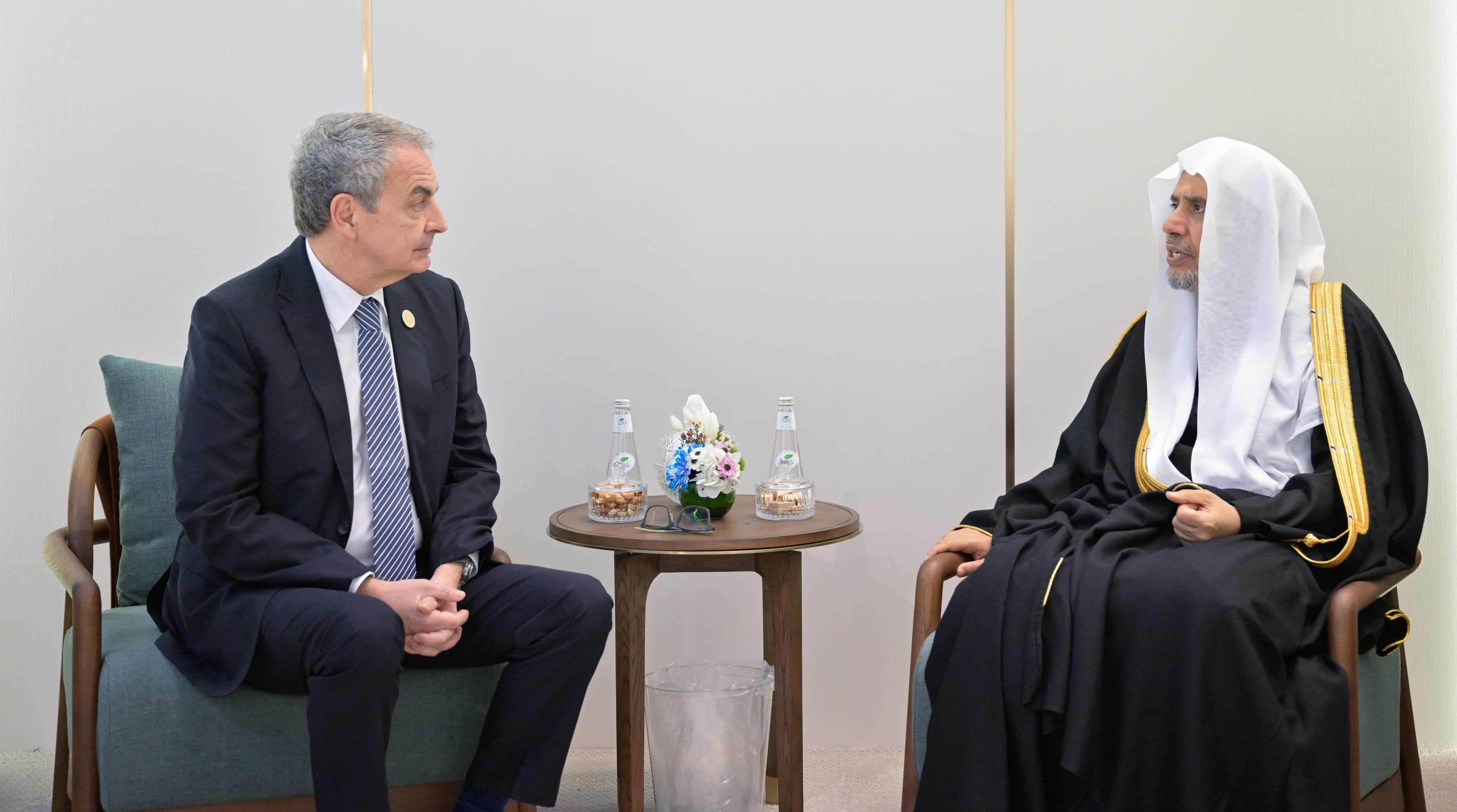 صاحب الفضيلة معالي الشيخ الدكتور محمد بن عبدالكريم العيسى يلتقي دولة رئيس وزراء مملكة إسبانيا