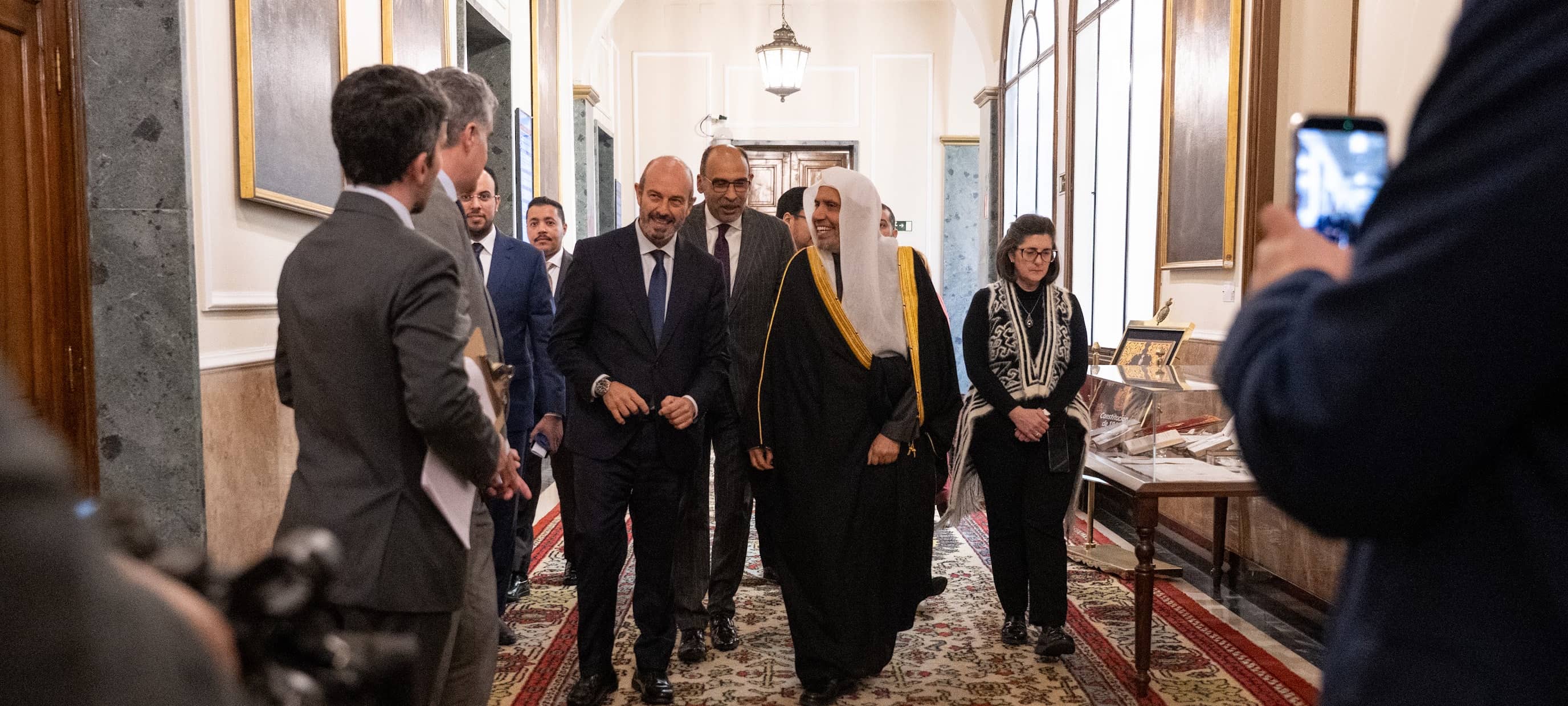 زارَ صاحبُ الفضيلة والمعالي، الشيخ الدكتور محمد بن عبدالكريم العيسى، مقرَ مجلس الشيوخ الإسباني في العاصمة "مدريد"، وكان في استقباله معالي رئيس مجلس الشيوخ الإسباني، السيد بيدرو رويان
