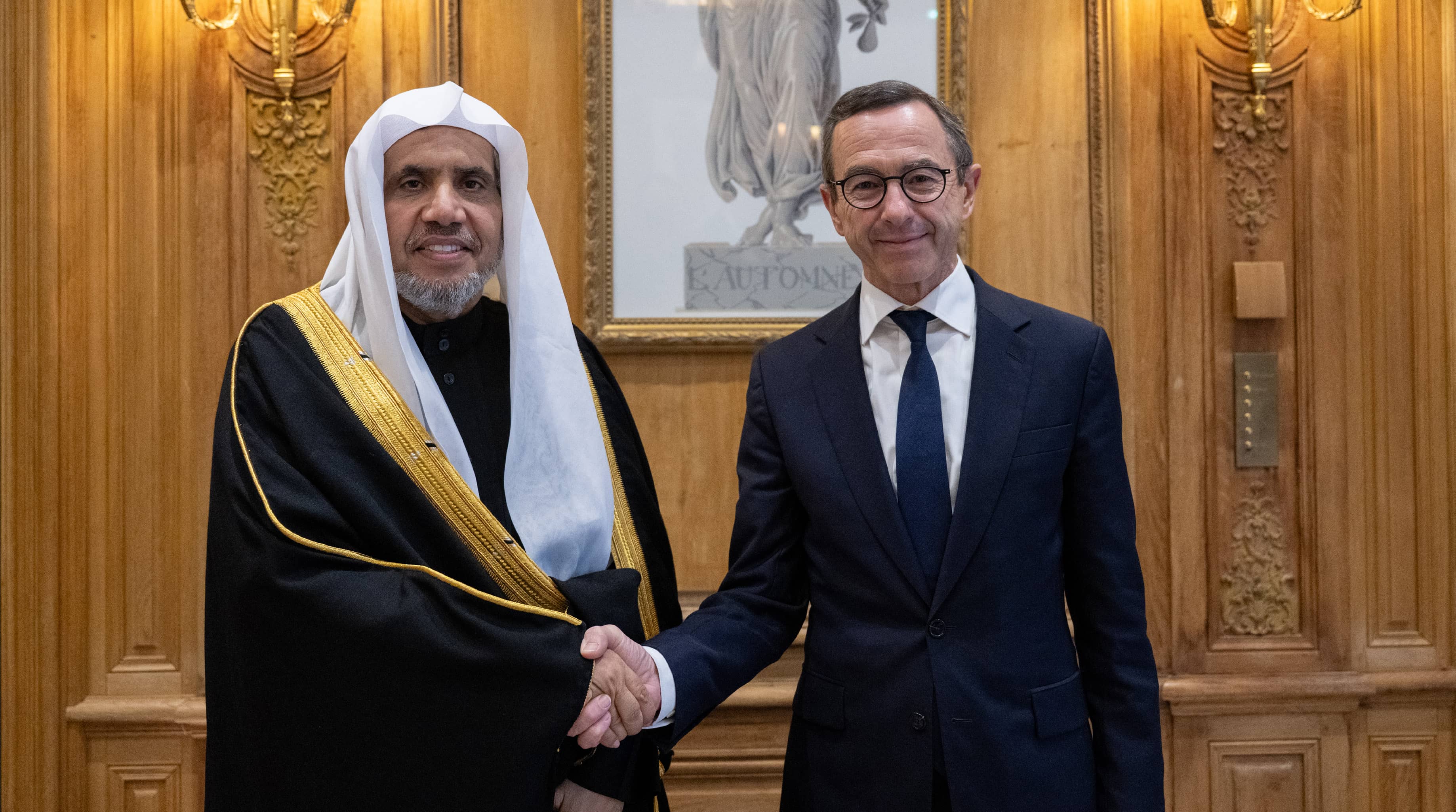 صاحب الفضيلة والمعالي الشيخ الدكتور محمد بن عبدالكريم العيسى، يلتقي وزير الداخلية الفرنسي، السيد برونو روتايو، بالعاصمة الفرنسية باريس