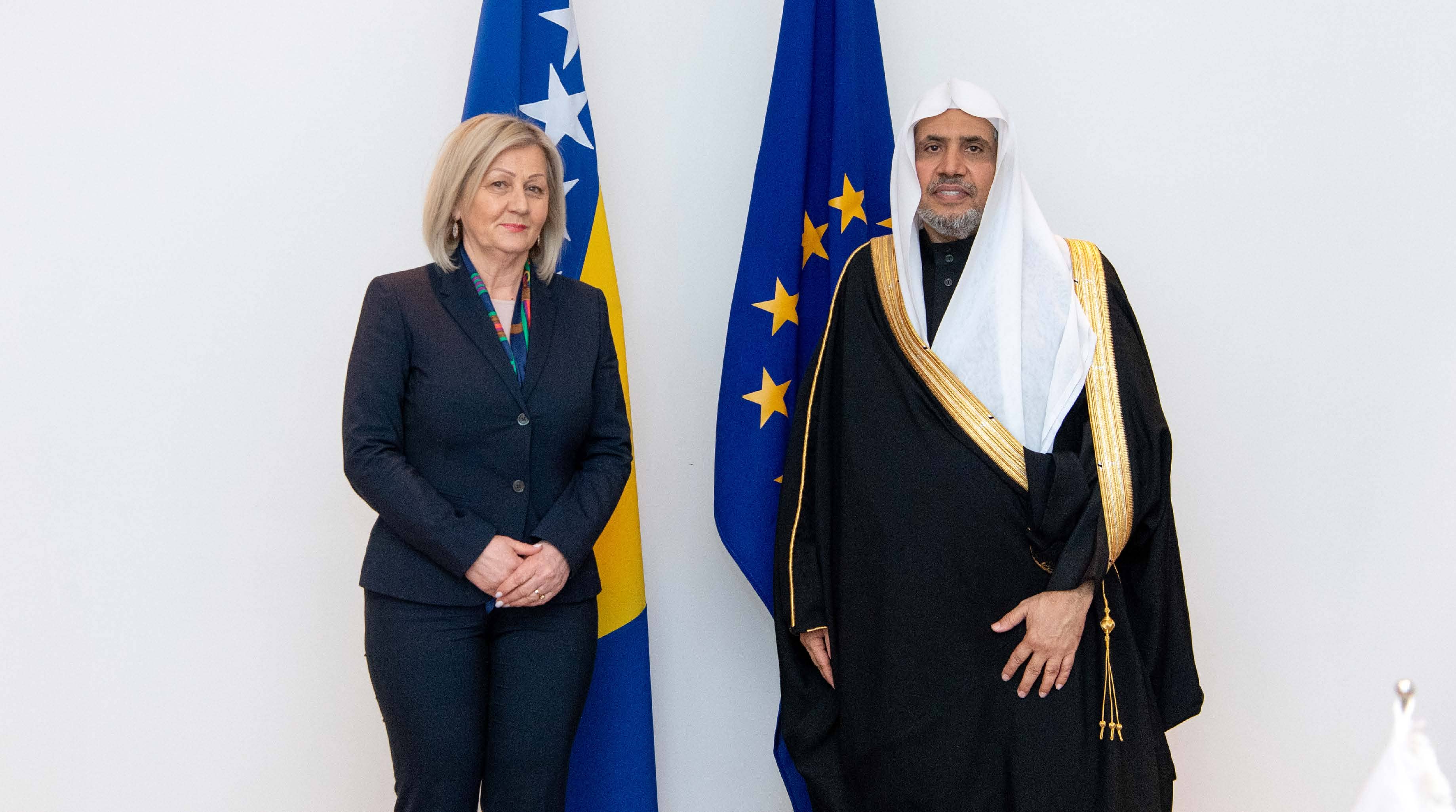 صاحب الفضيلة والمعالي الشيخ الدكتور محمد بن عبدالكريم العيسى عند لقائه بدولة رئيسة مجلس الوزراء في البوسنة والهرسك السيدة بوريانا كريشتو