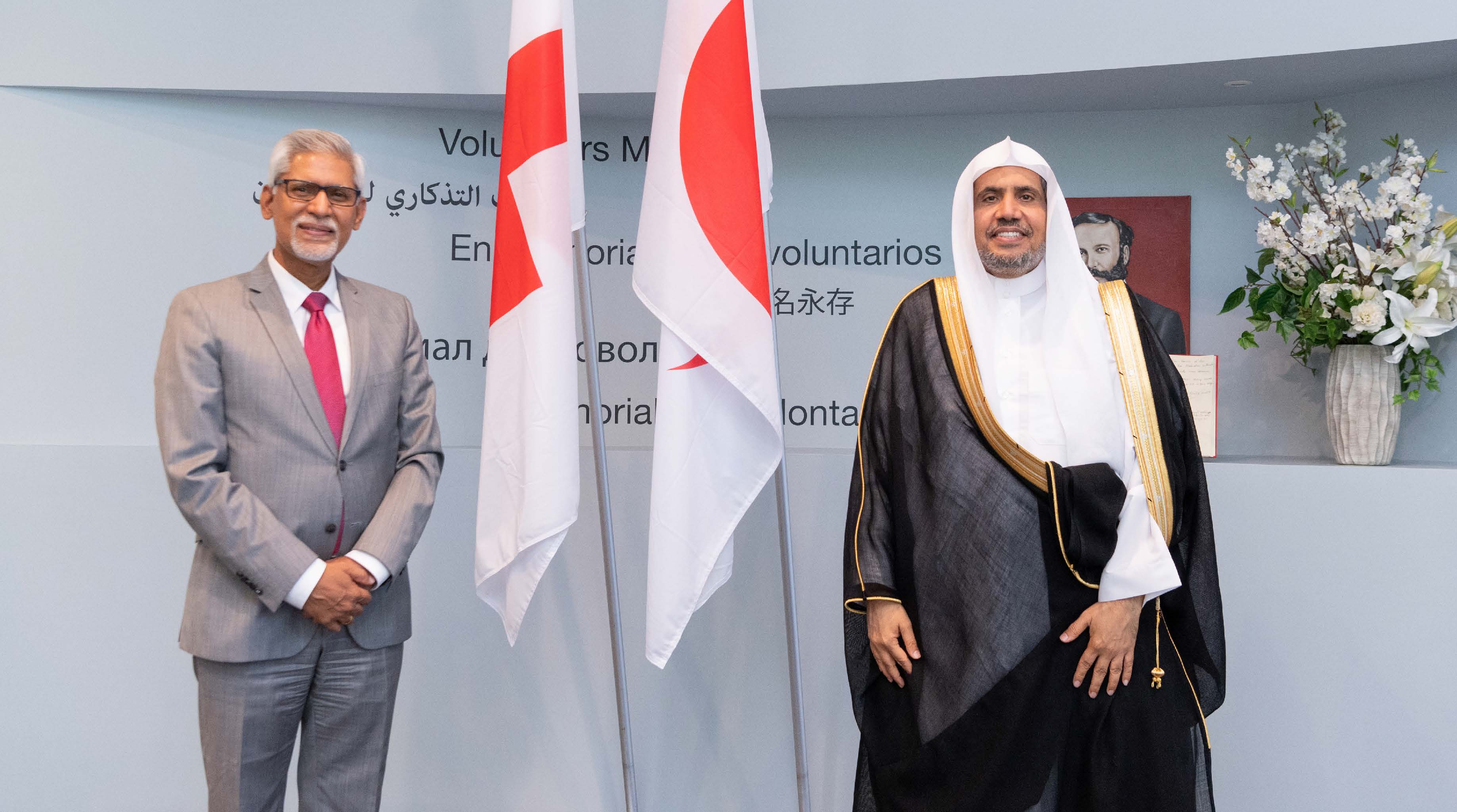 صاحب الفضيلة والمعالي الشيخ الدكتور محمد بن عبدالكريم العيسى عند اجتماعه بمعالي الأمين العام للاتحاد الدولي لجمعيات الصليب الأحمر والهلال الأحمر جاغان تشاباجن