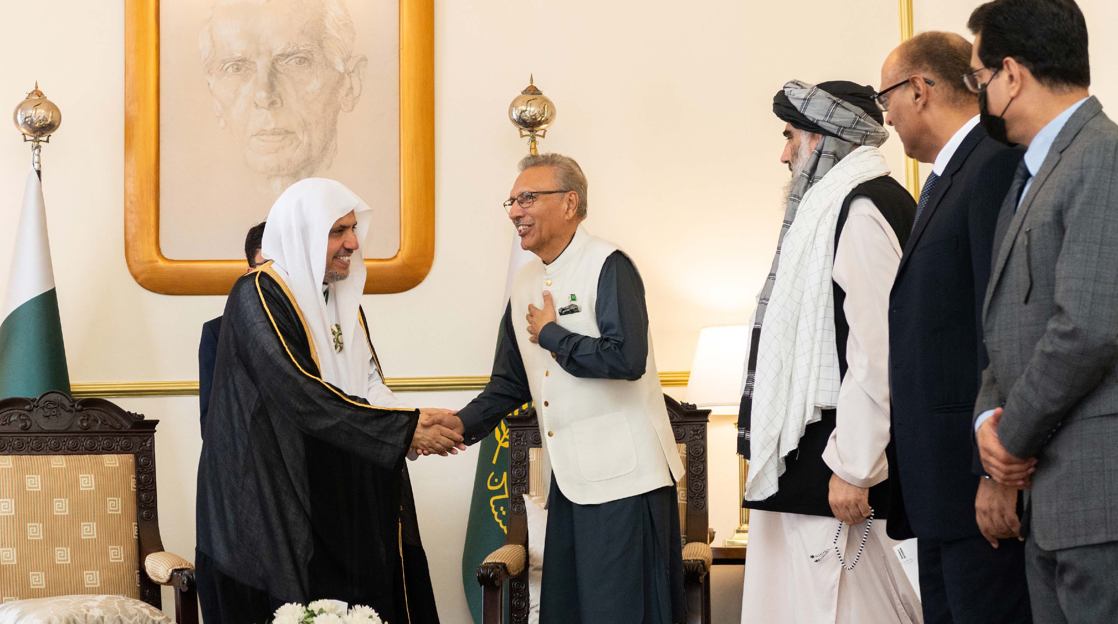 جانب من مراسم التكريم الرسمية التي أقامها فخامة رئيس جمهورية باكستان الإسلامية الدكتور عارف علوي احتفاء بتقليد صاحب الفضيلة والمعالي الشيخ الدكتور محمد بن عبد الكريم العيسى وسام هلال باكستان