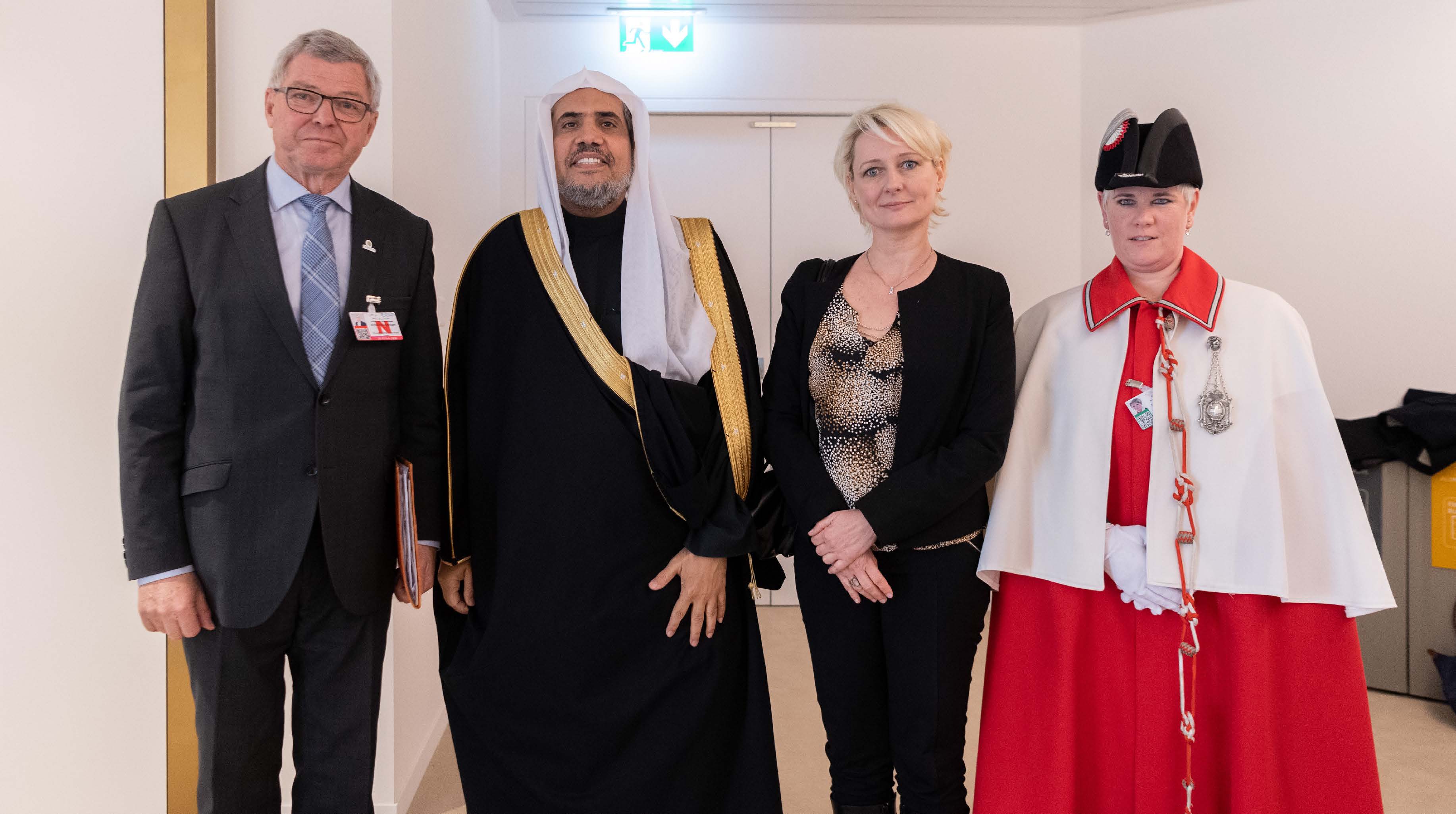 صاحب الفضيلة والمعالي الشيخ الدكتور محمد بن عبد الكريم العيسى مع رئيسة البرلمان الاتحادي السويسري و رئيس الوزراء النرويجي في أعقاب حضورهم مؤتمراً دولياً في جنيف