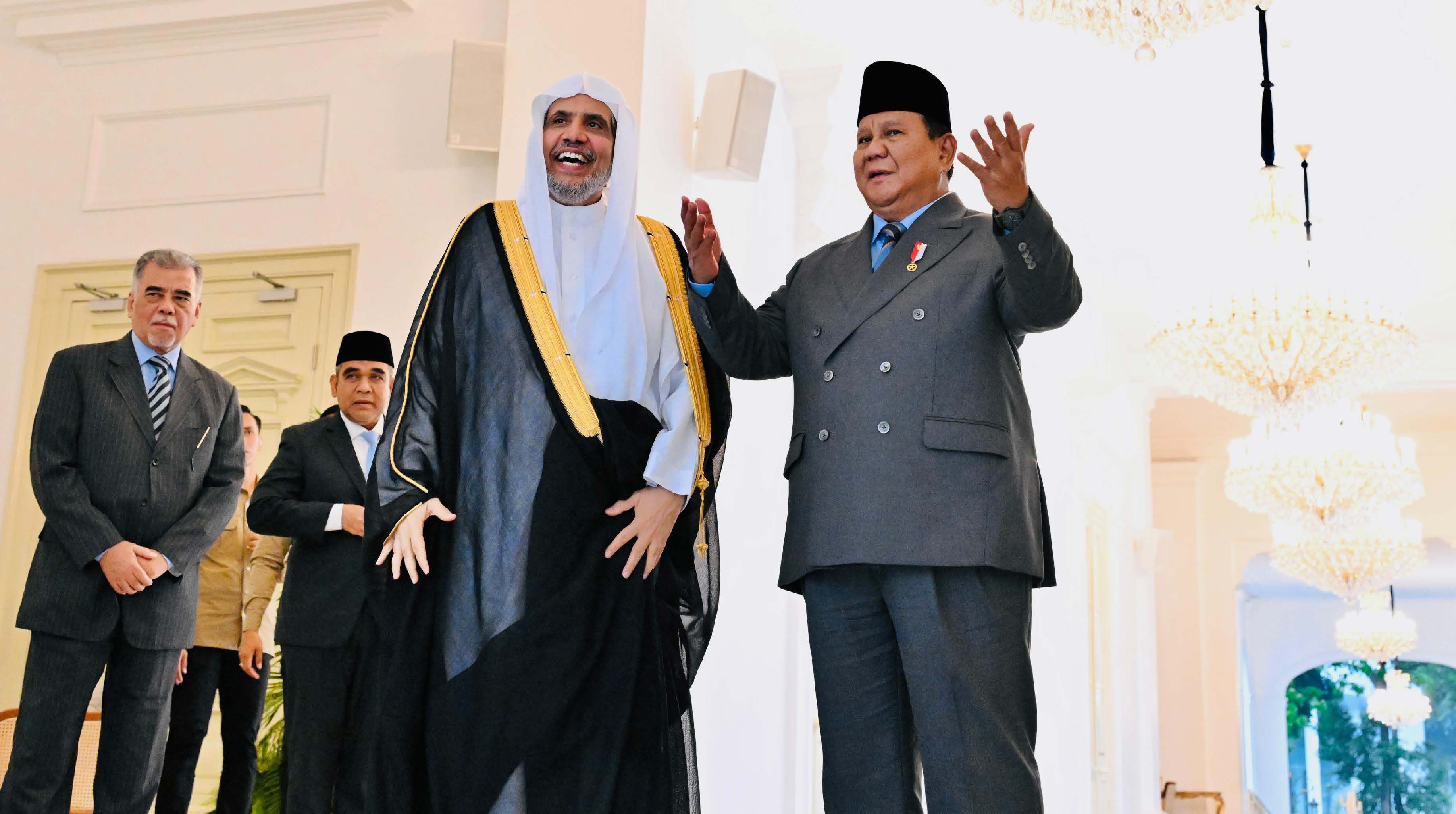 صاحب الفضيلة والمعالي، الشيخ الدكتور محمد بن عبدالكريم العيسى يلتقي فخامة رئيس جمهورية إندونيسيا، السيد برابوو سوبيانتو، في القصر الجمهوري بالعاصمة «جاكرتا»