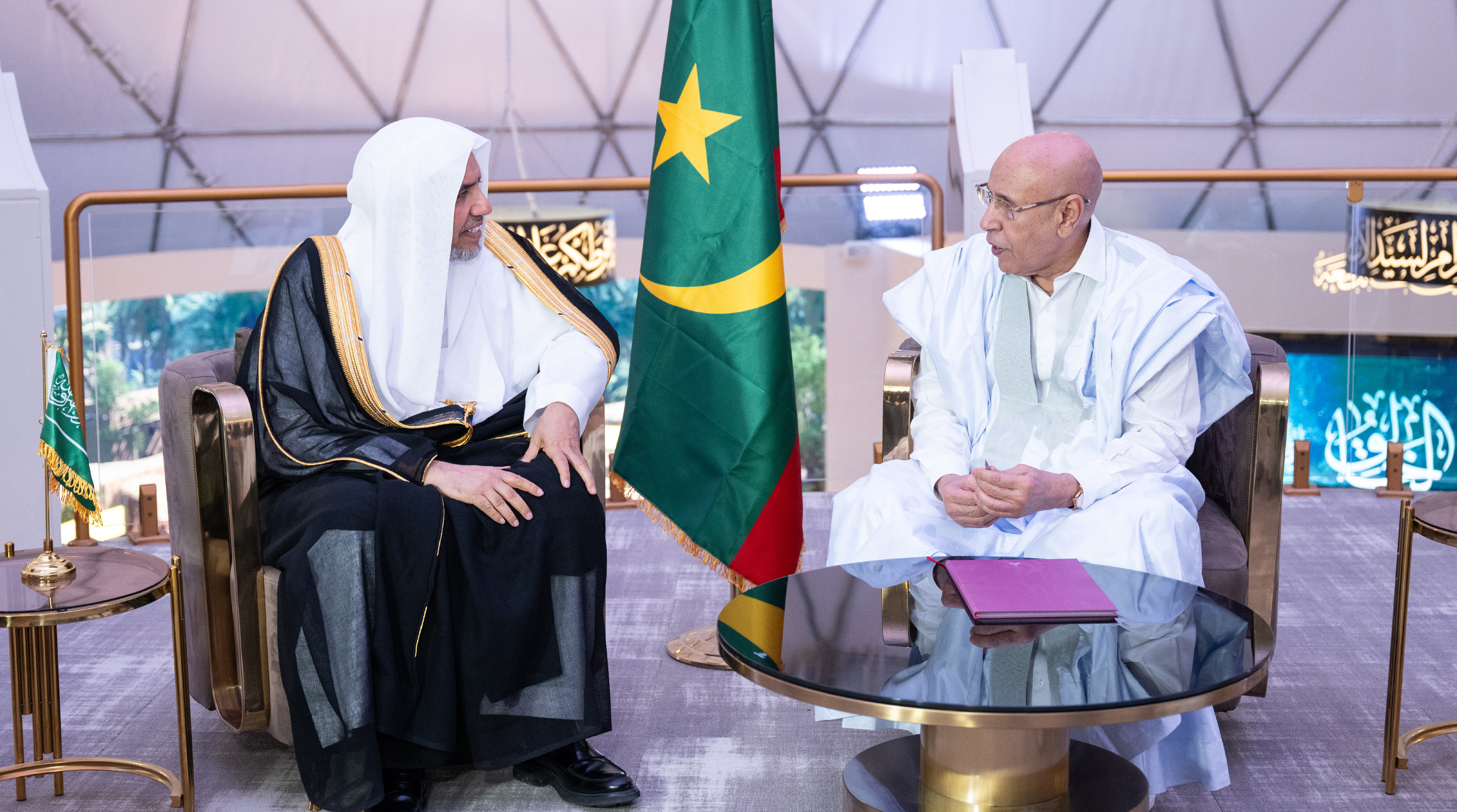 فخامة رئيس جمهورية موريتانيا السيد محمد ولد الغزواني رفقة صاحب الفضيلة والمعالي الشيخ الدكتور محمد بن عبدالكريم العيسى خلال تدشن متحف السيرة النبوية في العاصمة نواكشوط