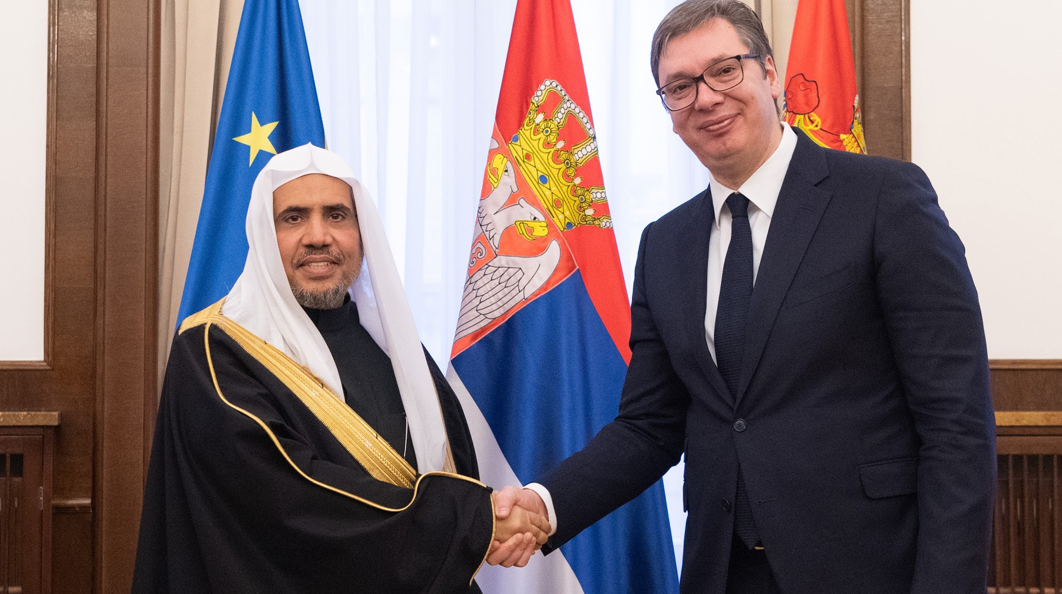 فخامة رئيس جمهورية صربيا السيد ألكسندر فوتشيتش مرحباً بصاحب الفضيلة والمعالي الشيخ الدكتور محمد بن عبد الكريم العيسى في القصر الرئاسي بالعاصمة بلغراد