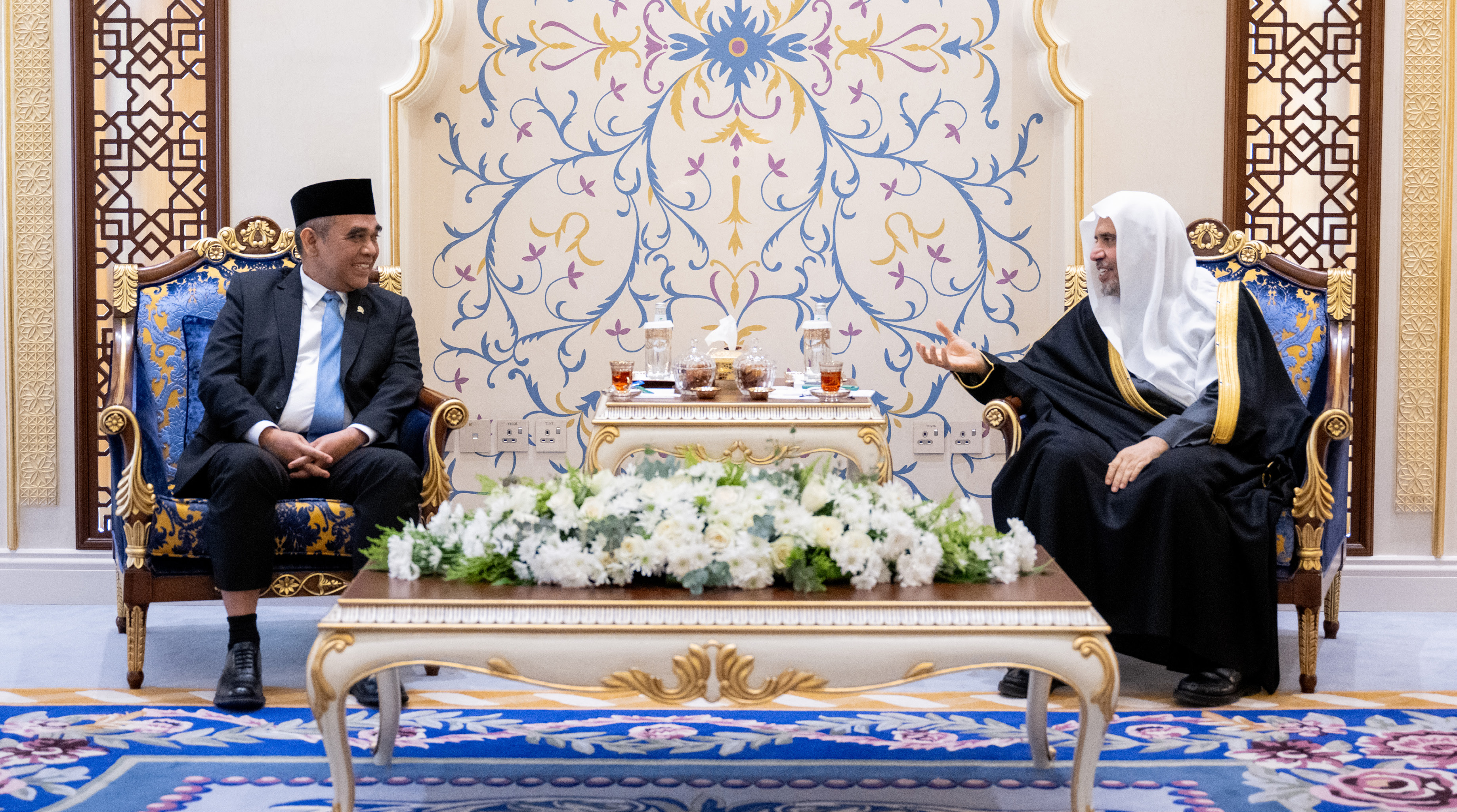 His Excellency Sheikh Dr. Mohammad bin Abdulkarim Al-Issa receives the Speaker of the People's Consultative Assembly and Secretary-General of the ruling party in the Republic of Indonesia, Mr. Ahmad Muzani, at the Muslim World League headquarters in the Holy City of Makkah