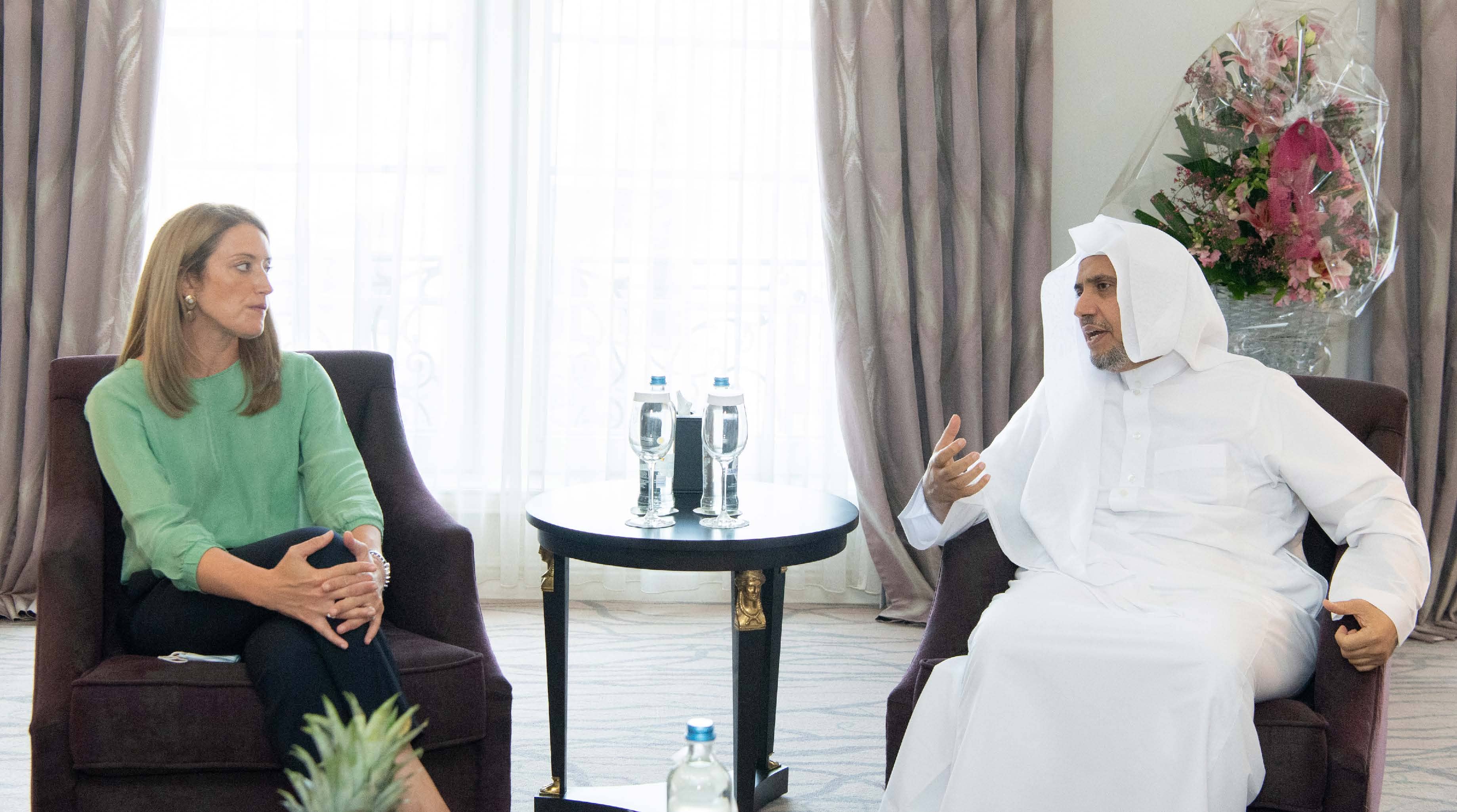 صاحب الفضيلة والمعالي الشيخ الدكتور محمد بن عبدالكريم العيسى يلتقي رئيسة البرلمان الأوروبي، السيدة روبرتا ميتسولا