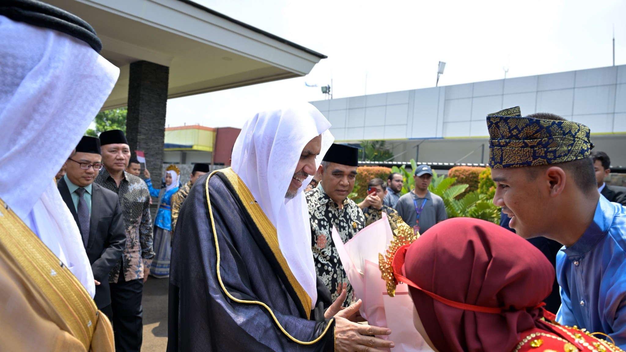 Sur invitation officielle de la République d’Indonésie, ce soir, cheikh Mohammed Al-Issa, est arrivé à l’aéroport international Halim Perdanakusuma, dans la capitale indonésienne Jakarta