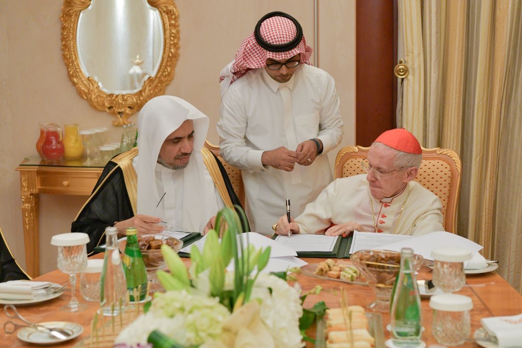 Le SG, D. Al-Issa a présenté ses condoléances au Pape de l’église catholique pour le décès du Cardinal Jean-Louis Tauran