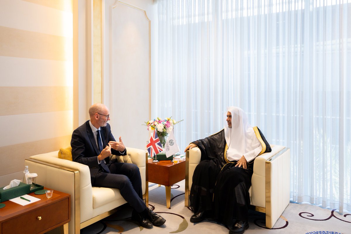 Riyadh, Yang Mulia Sekretaris Jenderal LMD,  Syekh Dr. Mohammed Al-Issa , menerima kunjungan Yang Mulia Duta Besar Britania Raya untuk Kerajaan Arab Saudi, Bapak Stephen Hitchen
