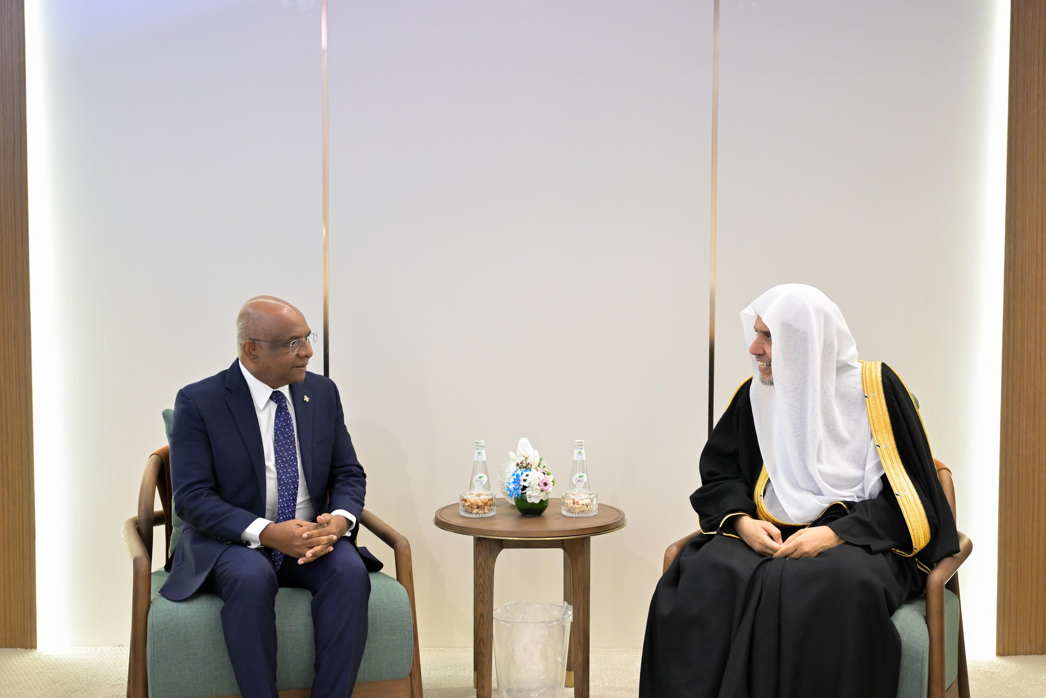التقى معالي الأمين العام، رئيس هيئة علماء المسلمين، فضيلة الشيخ د.⁧‫محمد العيسى‬⁩ ⁦‬⁩، معاليَ رئيس الجمعية العامة للأمم المتحدة للدورة السابقة، والناشط الدولي في العمل الإسلامي والإنساني، السيد عبد الله شاهد