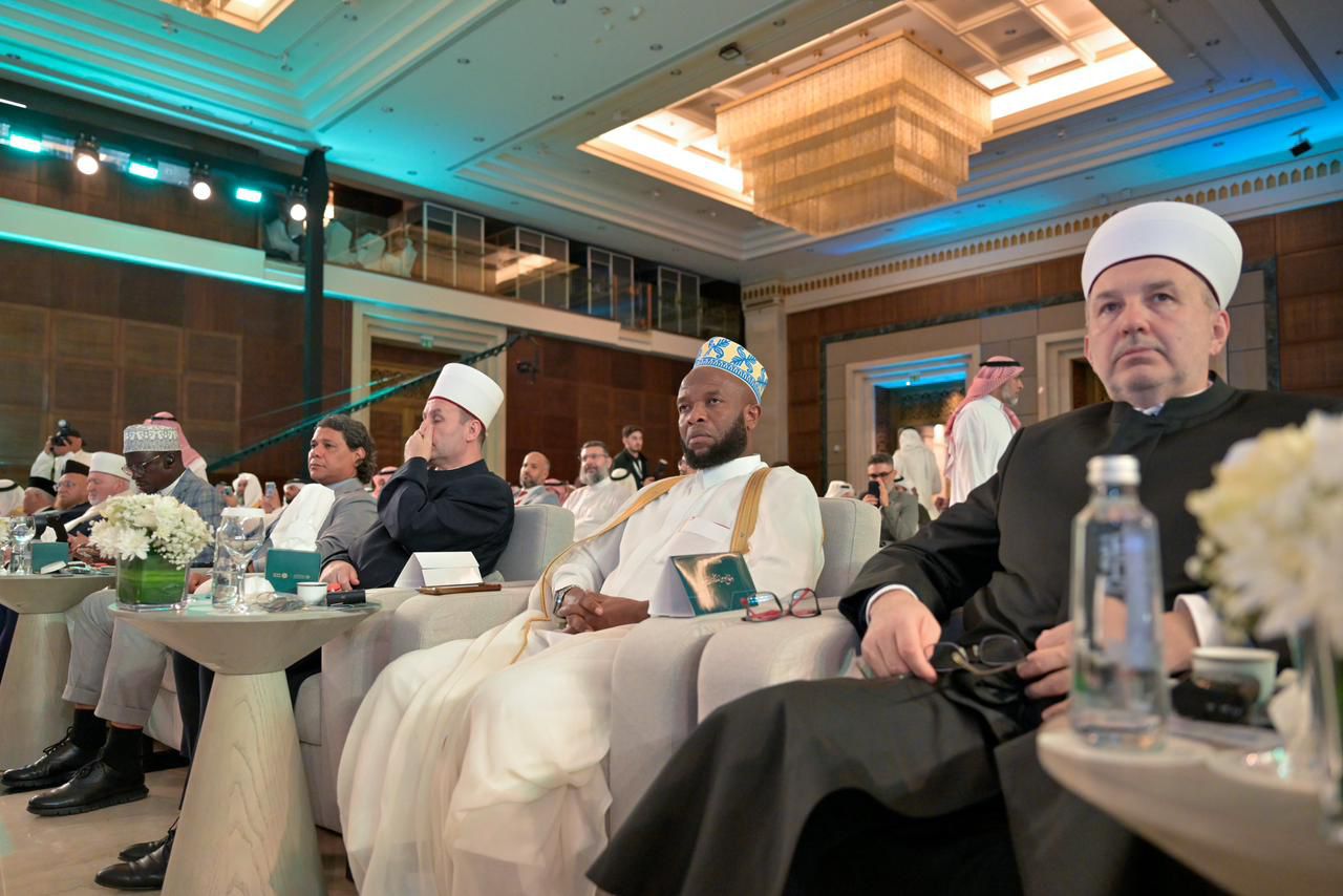 « Minhaj » est la première du genre dans l’histoire islamique, grâce à son vaste cadre de référence légale réunissant de grands oulémas de la communauté musulmane, issus des conseils, instances et académies rattachés à la Ligue islamique mondiale