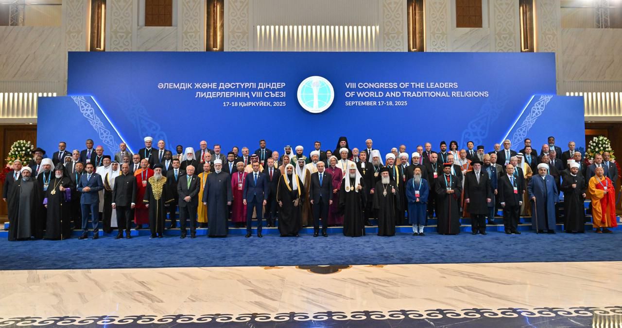 Le Secrétaire général de la Ligue islamique mondiale, Président de l’Organisation des savants musulmans, le cheikh Mohammed Al-Issa s’adressant aux participants de la séance inaugurale du « Sommet mondial des religions »