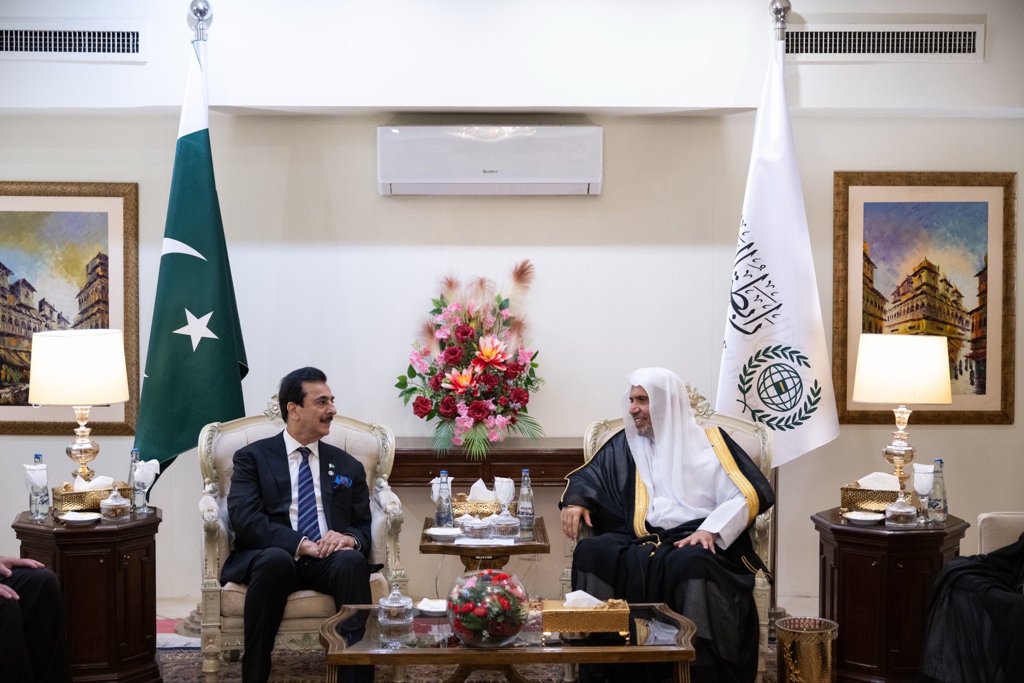 le Secrétaire général de la Ligue islamique mondiale, Président de l’Organisation des savants musulmans, cheikh Mohammed Alissa a reçu Yousuf Raza Gillani, Président du Sénat.