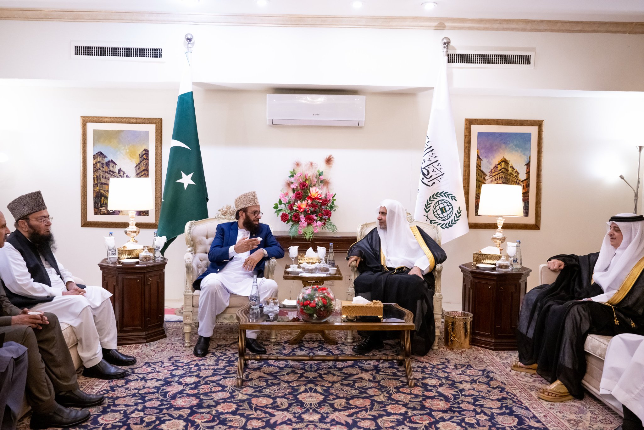 le Secrétaire général de la Ligue islamique mondiale, Président de l’Organisation des savants musulmans, cheikh Mohammed Alissa a reçu  M. Sardar Muhammad Yousaf, Ministre fédéral des Affaires religieuses et de la Tolérance.