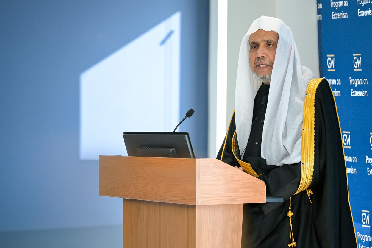 Mohammed Alissa donne une conférence à l’Université George Washington sur « la haine et les valeurs de l’Islam envers les adeptes des différentes races et religions.
