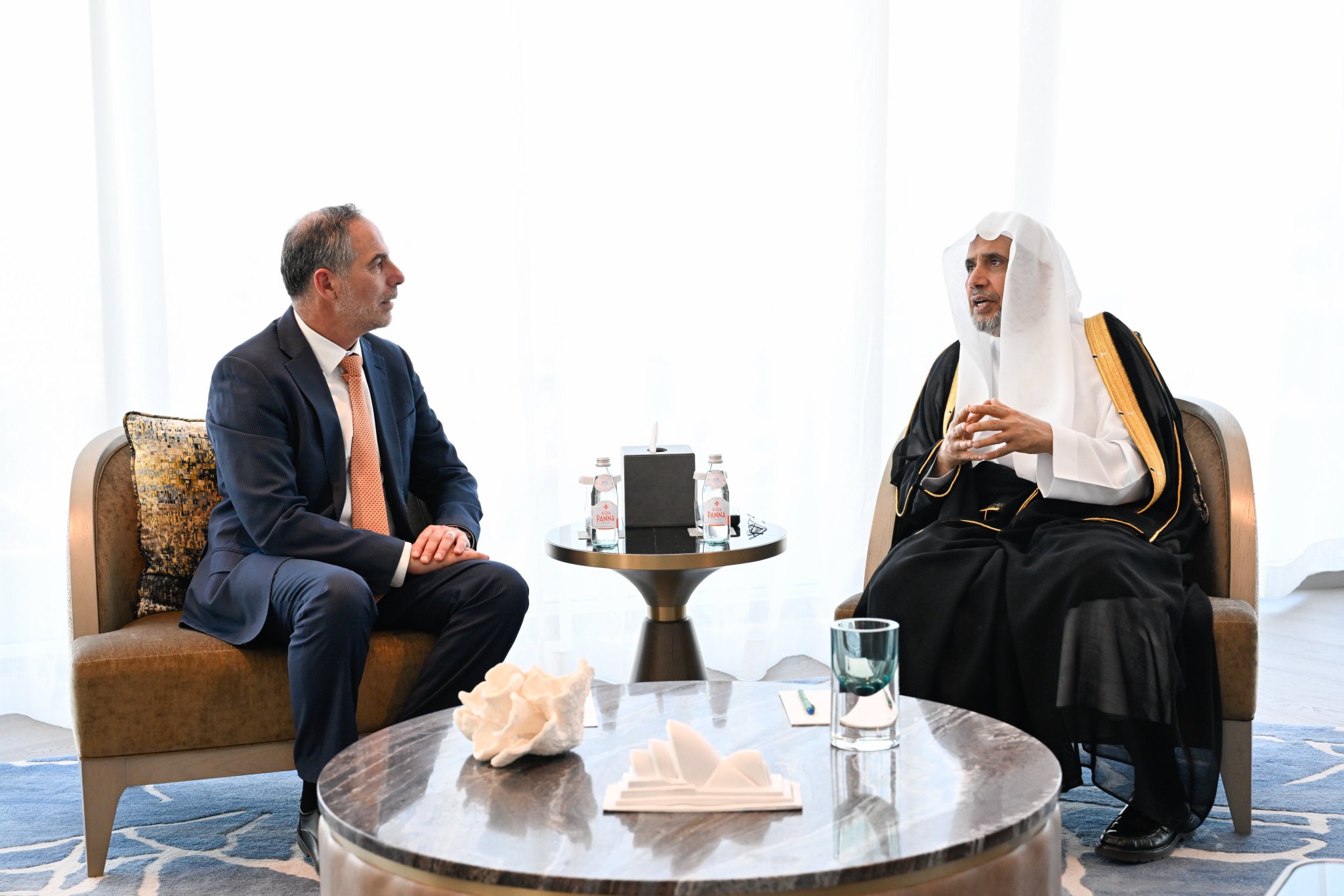 ‏استقبلَ معالي الأمين العام، رئيسُ هيئة علماء المسلمين، فضيلةُ الشيخ د.⁧‫محمد العيسى‬⁩ ⁦‪‬⁩، في مقرّ إقامته بمدينة "سيدني"، معاليَ وزير خدمةِ العملاء والحكومة الرقمية وخدمات الطوارئ والشباب السيد جهاد ديب