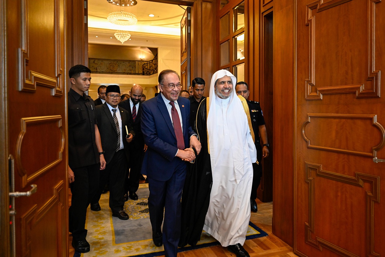 Le Premier ministre de Malaisie, Dato’ Seri Anwar Ibrahim, a reçu cet après-midi, au palais présidentiel de la capitale Kuala Lumpur le Secrétaire général, cheikh Mohammed Al-Issa