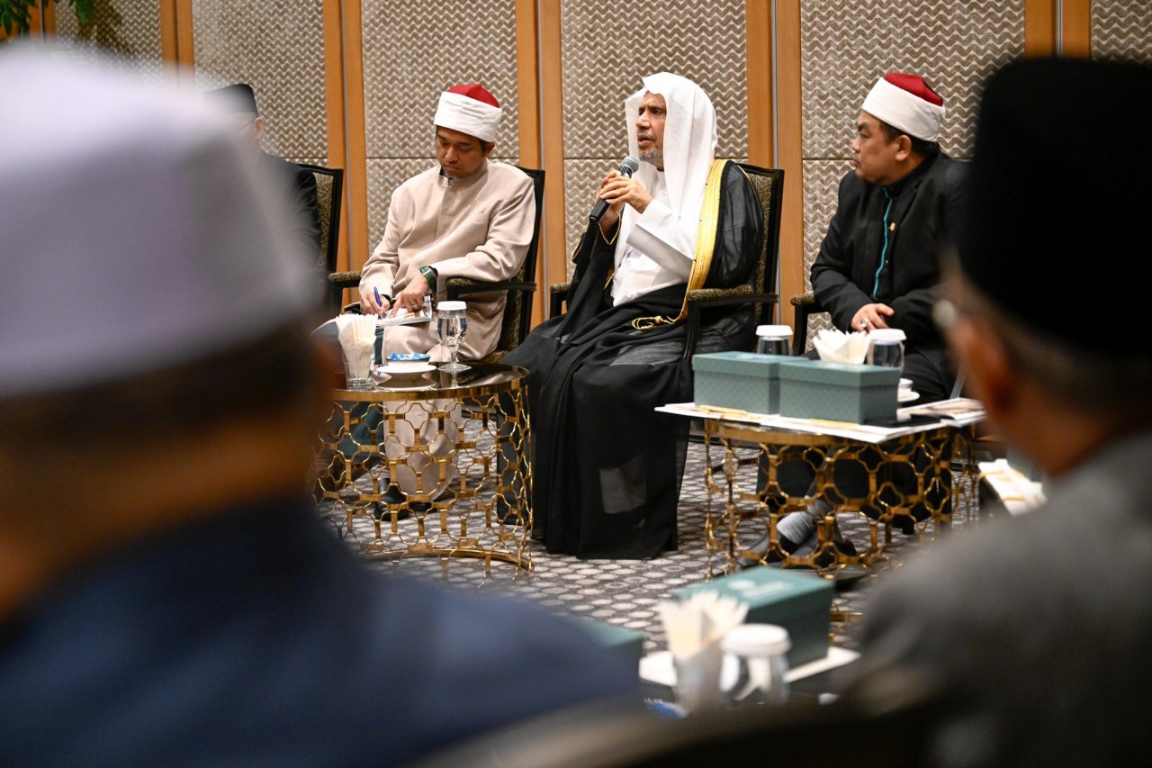 Le Secrétaire général de la Ligue islamique mondiale, Président de l’Organisation des savants musulmans, cheikh Mohammed bin Abdulkarim Al-Issa, réunit les grands oulémas de Malaisie issus de l’ensemble des États