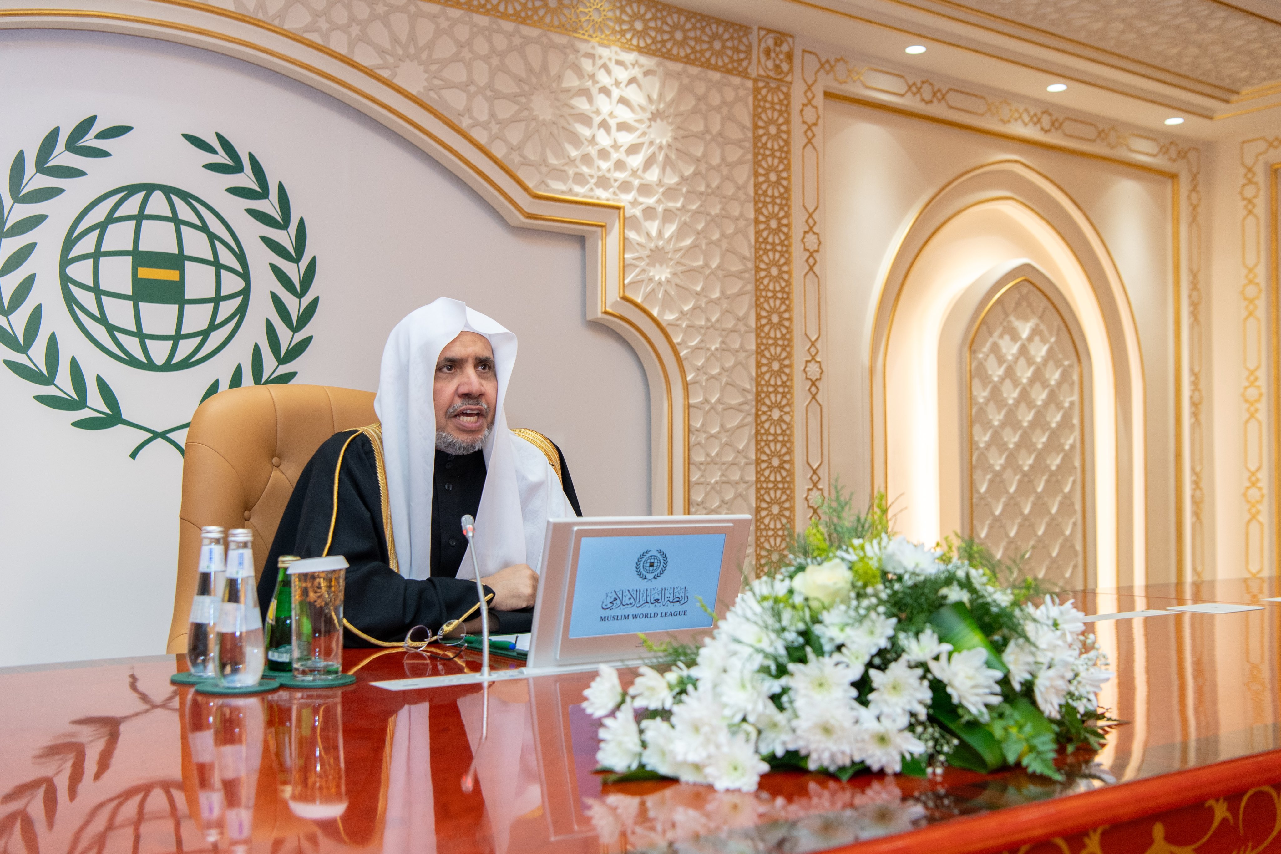  Yang Mulia Sekretaris Jenderal LMD, Ketua Asosiasi Ulama Muslim, Syekh Dr. Mohammed Al-issa, memberikan ceramah kepada delegasi mahasiswa dari minoritas Muslim di universitas-universitas Eropa