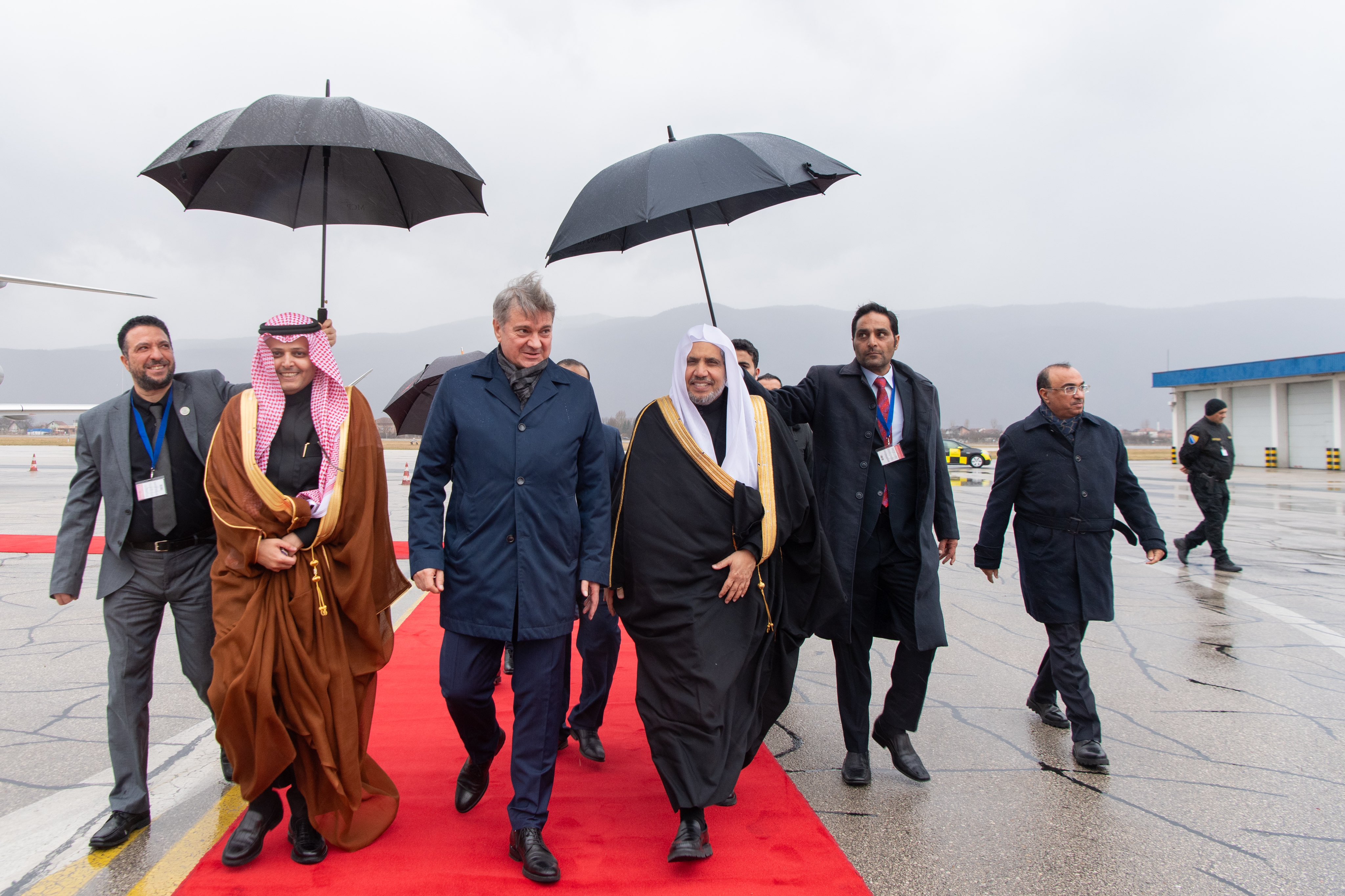 جناب دبیر کل، و رئیس انجمن علمای مسلمان، آقای دکتر شیخ #محمد_العیسی وارد سارایوو پایتخت بوسنی شد و در آنجا مورد استقبال رئیس فعلی مجلس نمایندگان پارلمان بوسنی و هرزگوین و نخست وزیر سابق،