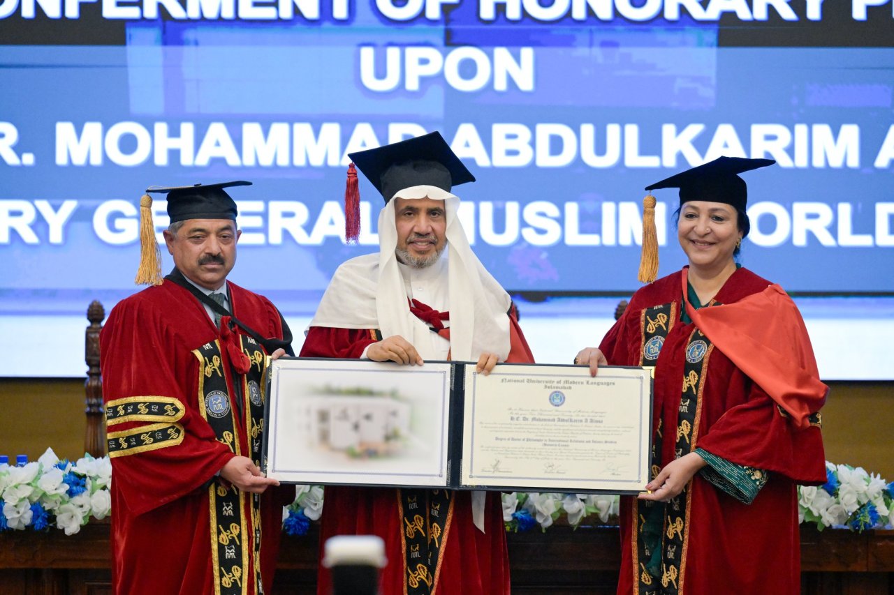 La Universidad Nacional de Islamabad otorgó al Sheij Dr. Mohammed Al-Issa, Secretario General, un doctorado honoris causa en Filosofía de las Relaciones Internacionales
