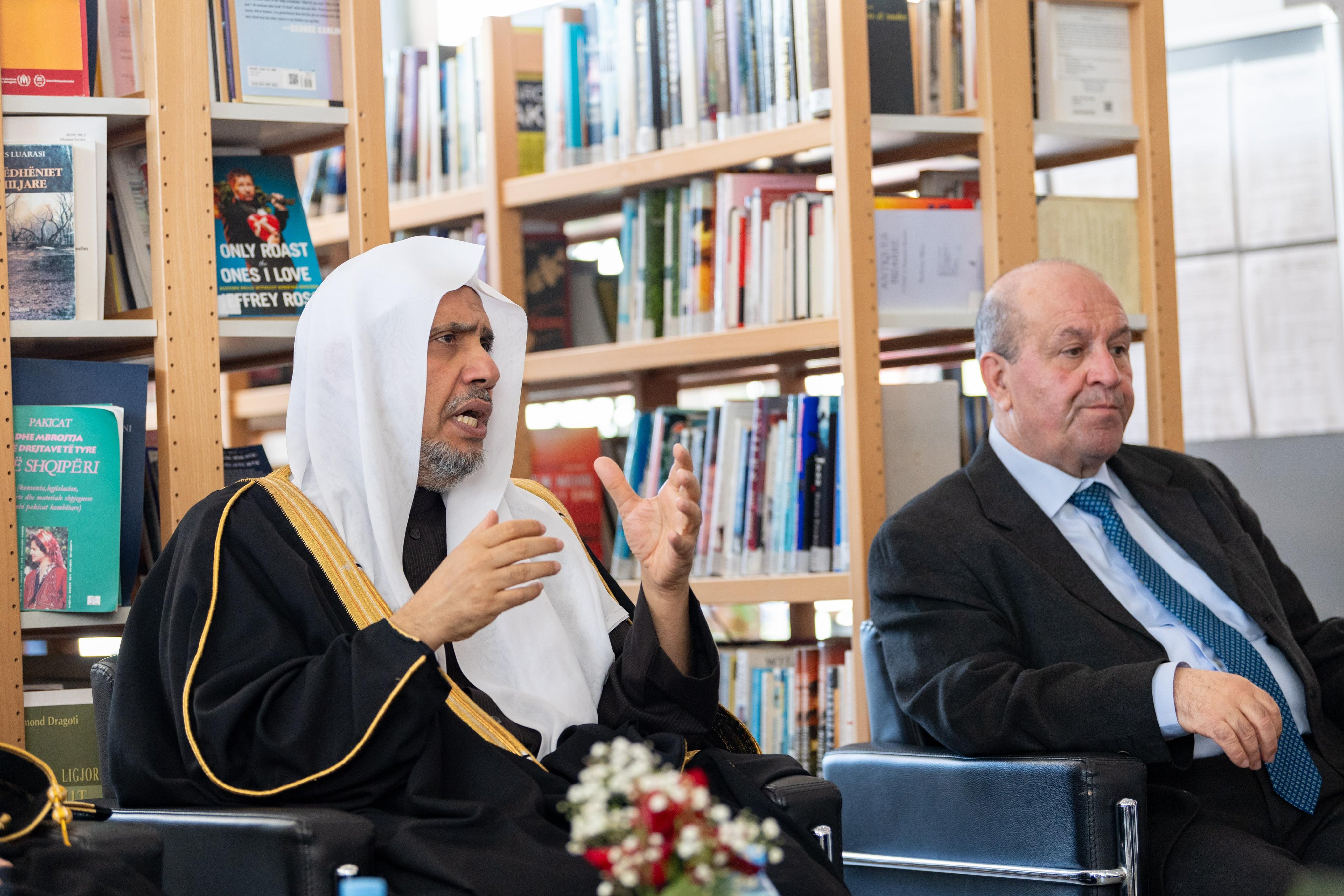 En dos conferencias dirigidas a académicos y estudiantes de Tirana, el Secretario General, el Sheij Mohammed Al-Issa, abordó el pensamiento islámico: 