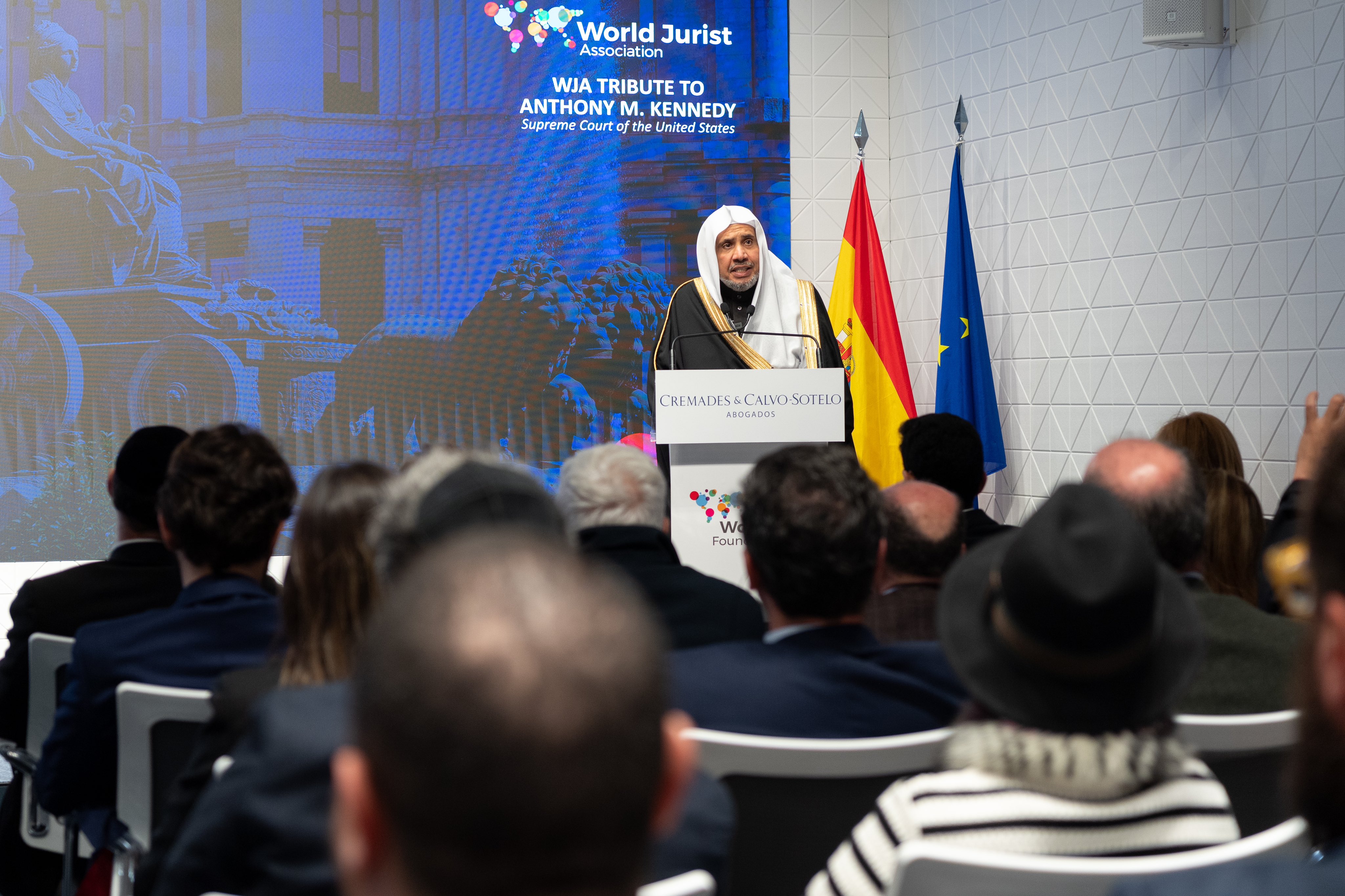 انجمن بین المللی حقوق دانان مادرید ، میزبان جناب دبیر کل، آقای دکتر شیخ محمد العیسی بود تا یک سخنرانی با عنوان «ادیان برای صلح» ارائه نماید