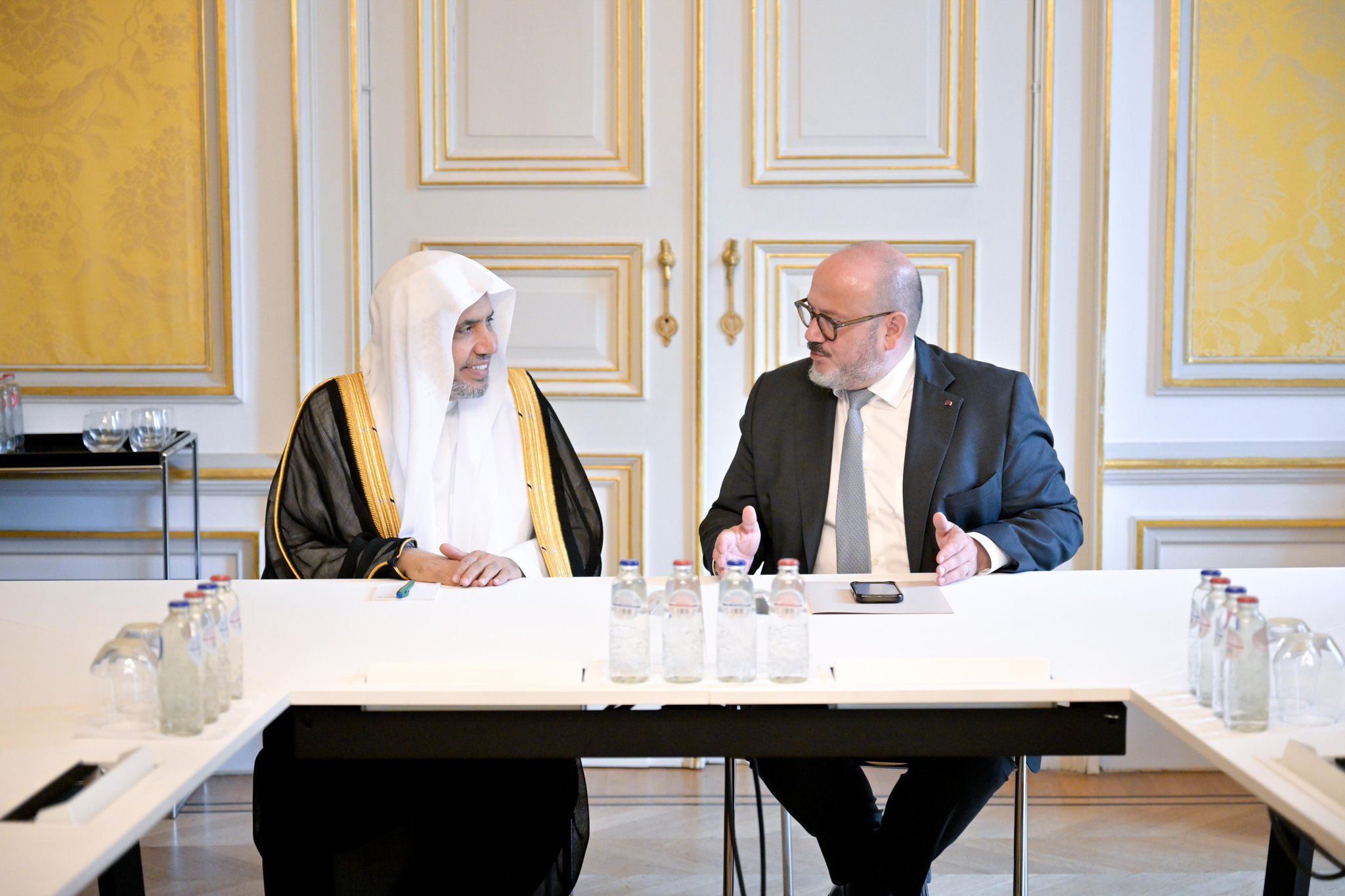 Le ministre de l’intérieur, M. Bernard Quintin, a reçu, au ministère belge de l’Intérieur, le Secrétaire général et président de l’Organisation des savants musulmans, cheikh Mohammed Al-Issa