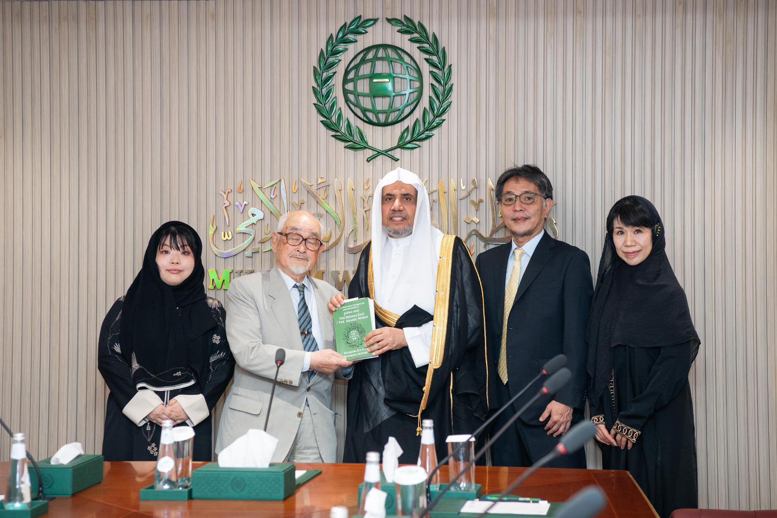 Hari ini di kantornya di Riyadh, Yang Mulia Sekretaris Jenderal LMD, Syekh Dr.Mohammed Alissa  , bertemu dengan delegasi dari Yayasan "Motoko Kataoka"