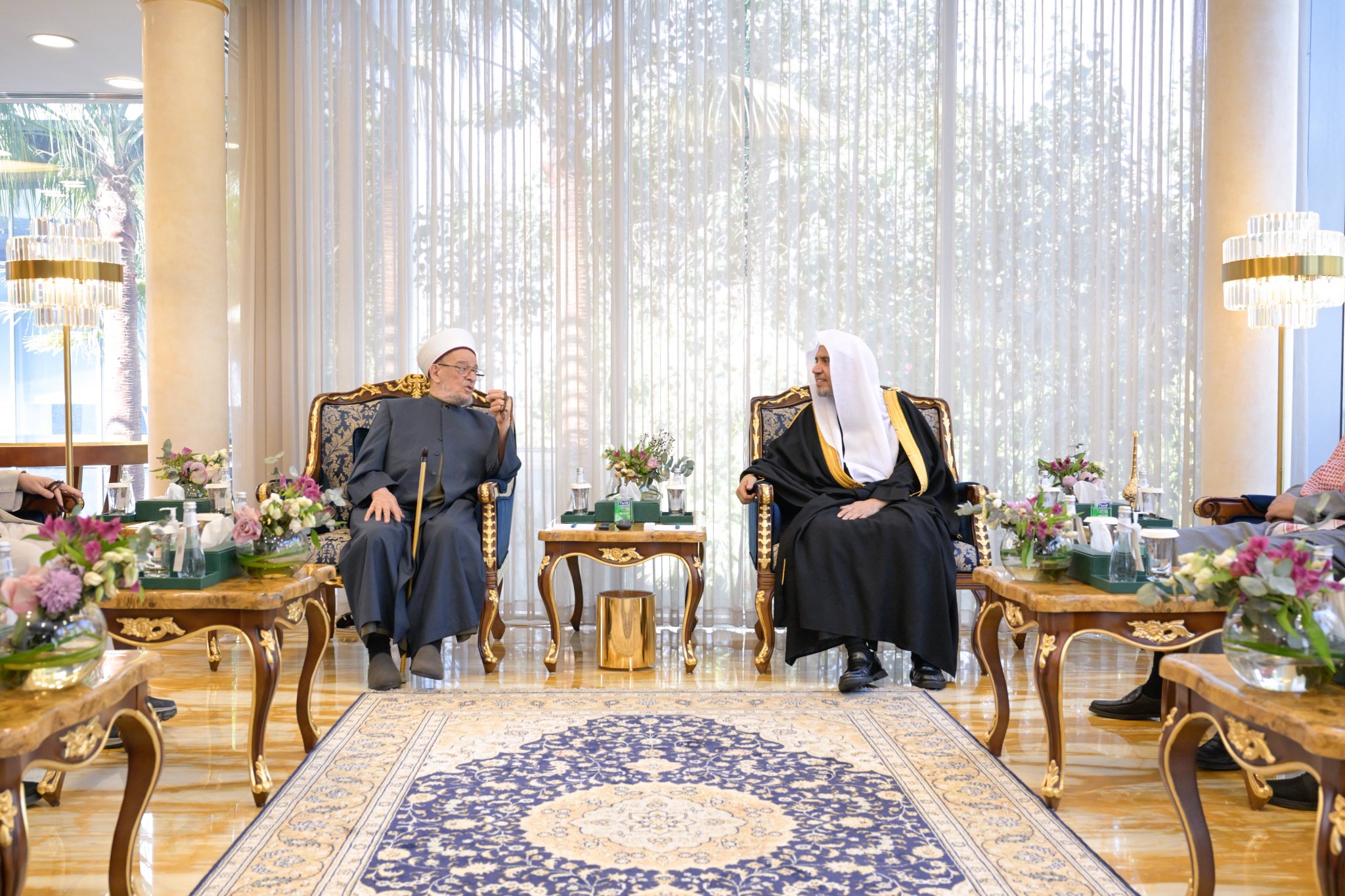 استقبل معالي الأمين العام، رئيس هيئة علماء المسلمين، الشيخ د.محمد العيسى، في مكتبه ظُهرَ اليوم، سماحةَ رئيس المجمع الفقهي العراقي، الشيخ العلامة د. أحمد حسن الطه