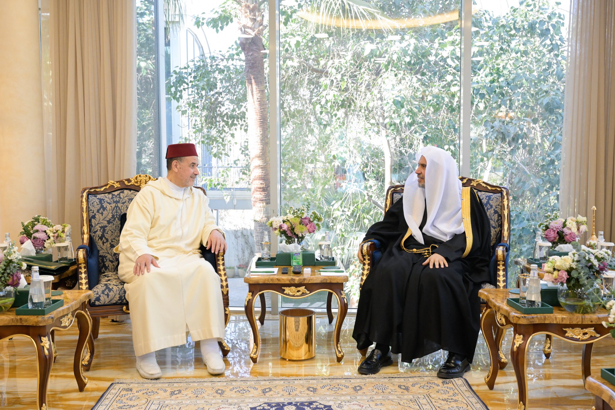 استقبل معالي الأمين العام، رئيس هيئة علماء المسلمين، الشيخ د.⁧‫ محمد العيسى‬⁩ ⁦‪‬⁩، معالي رئيس الرابطة المحمدية لعلماء المملكة المغربية، عضو المجلس الأعلى للرابطة، وعضو مجمعها الفقهي الإسلامي، الشيخ د. أحمد عبّادي
