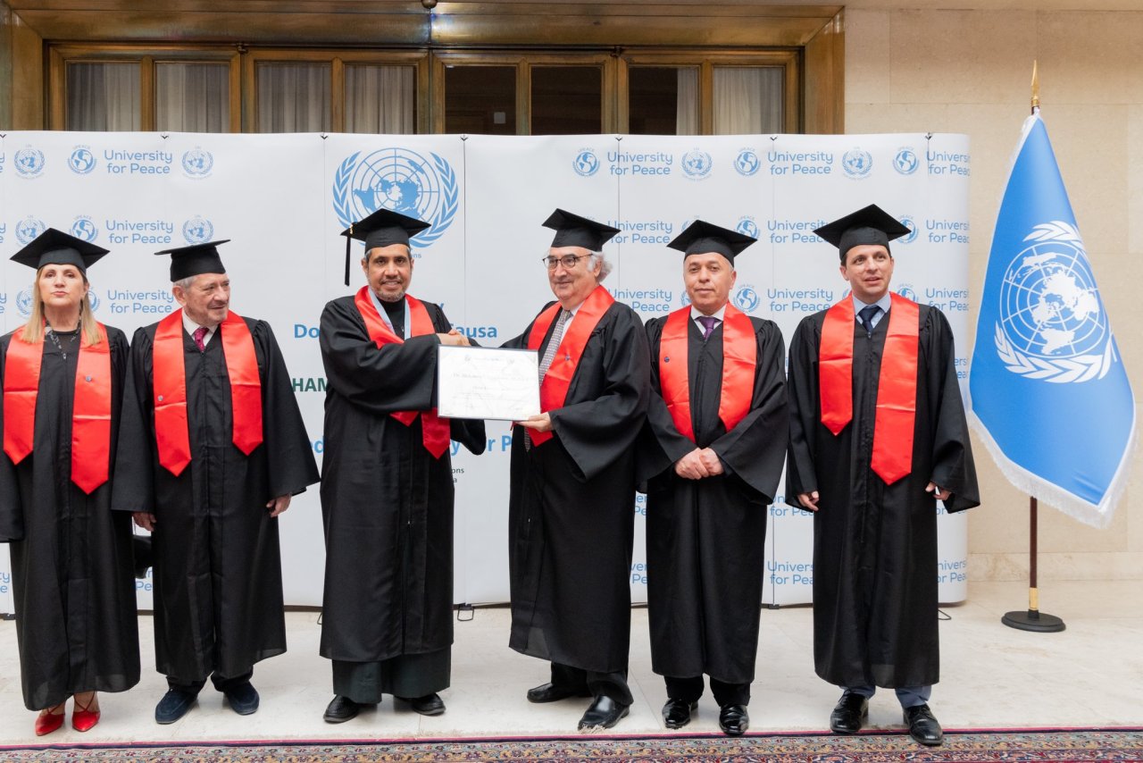 الأمم المتحدة‬⁩ عبر جامعتها للسلام تمنح درجة الدكتوراه الفخرية لمعالي الشيخ د. محمد العيسى