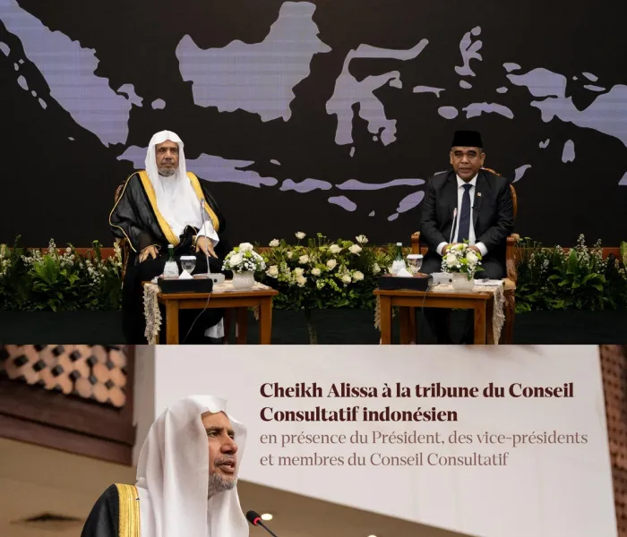 Le Secrétaire général à la tribune du Conseil Consultatif indonésien, en présence du  Président, des vice-présidents et membres du Conseil consultatif :