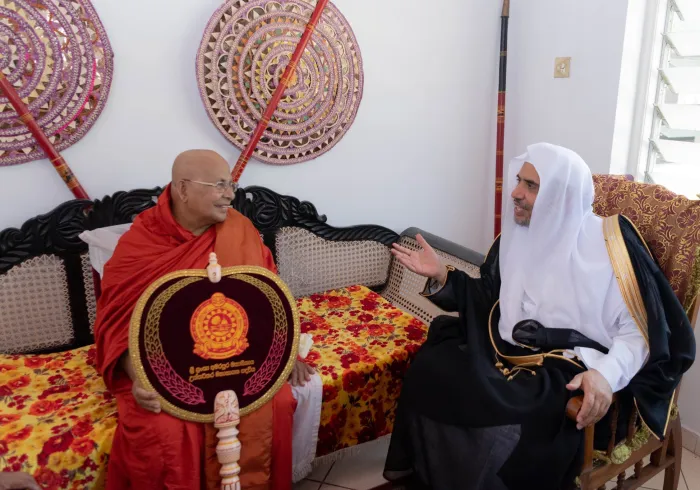 عزت مآب شیخ ڈاکٹر محمد العیسی نے(سری لنکا میں رابطہ  کے زیر انتظام منعقدہ بین المذاہب ہم آہنگی کانفرنس کے تناظر میں)دنیا بھر سے تعلق رکھنے والے سینئر بدھسٹ رہنماؤں سے ملاقات کی
