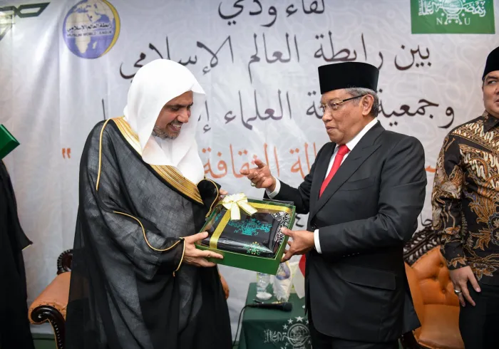 معالي رئيس جمعية نهضة العلماء الأندونيسية يقيم حفلاً خطابياً وحفل غداء تكريماً لمعالي الأمين العام (تضم الجمعية أكثر من 91 مليون عضو). فيما زار معاليه لاحقاً الجمعية المحمدية.