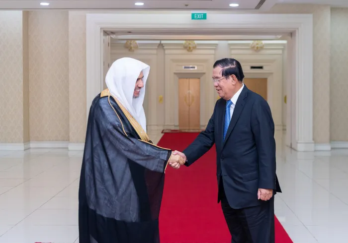 استقبل دولة رئيس وزراء مملكة كمبوديا، السيد هون سين، معالي الشيخ د. محمد العيسى