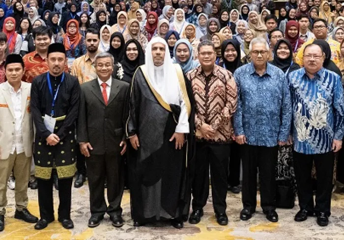 S’est tenu hier le premier symposium des jeunes d’Asie de l’Est à Jakarta sur invitation Mohammad Alissa sur « Le rôle des jeunes dans la promotion de la tolérance de l’Islam et de la Paix ».