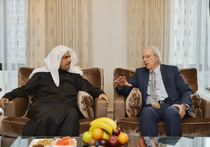 معالي الشيخ د.محمد العيسى⁩ يلتقي في العاصمة ⁧واشنطن⁩ الخبير الدولي المخضرم والمستشار بمعهد واشنطن ⁧دنيس روس⁩ والذي نوّه بجهود ⁧الرابطة⁩ لتعزيز الوئام والسلام ولاسيما في دول التنوع الديني والإثني، مثمناً قمة الرابطة القادمة حول القيادة المسؤولة والتي أبدى ترحيبه بانضمامه لفعالياتها.