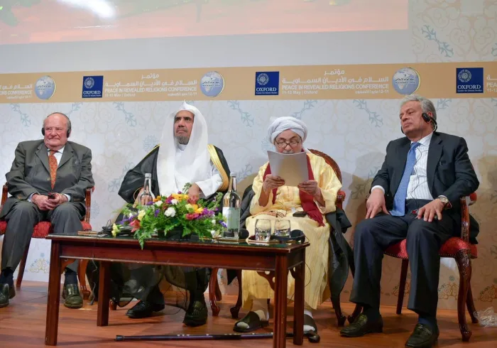Cheikh bin Bayah, président du FPP,  durant le congrès "la paix dans les religions": La déviance intellectuelle est due à la compréhension littéraire, où il n'y a pas d'explication ou d'interprétation, uniquement une  exploitation politique ou sectaire,
