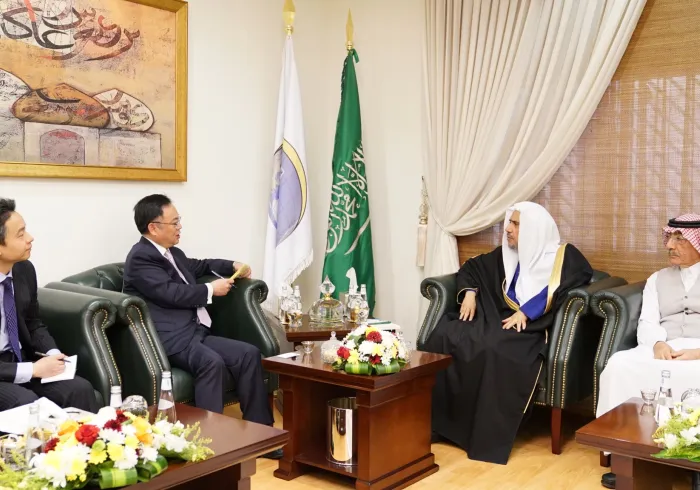 ‏استقبل معالي الشيخ د.⁧محمد العيسى‬⁩ سعادة سفير ⁧‫الصين‬⁩ لدى المملكة السيد تشن ويتشينغ والوفد المرافق له