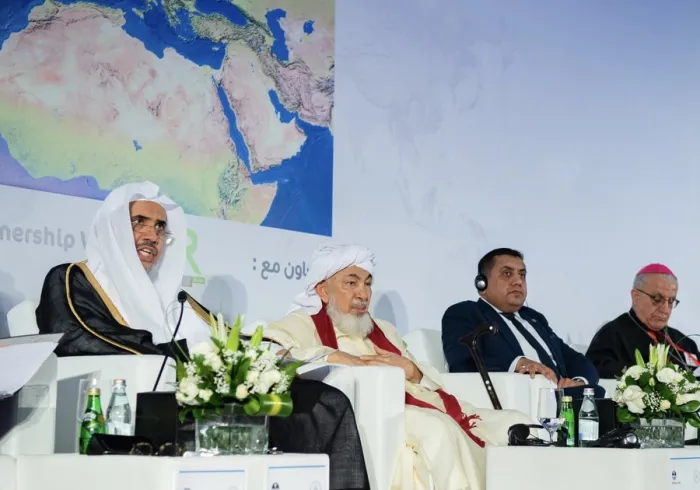 Le Secrétaire général de la Ligue Islamique Mondiale, D. Mohammad Alissa comme principal intervenant durant le sommet "Les dialogues nationaux " tenu aujourd’hui à Abu Dhabi